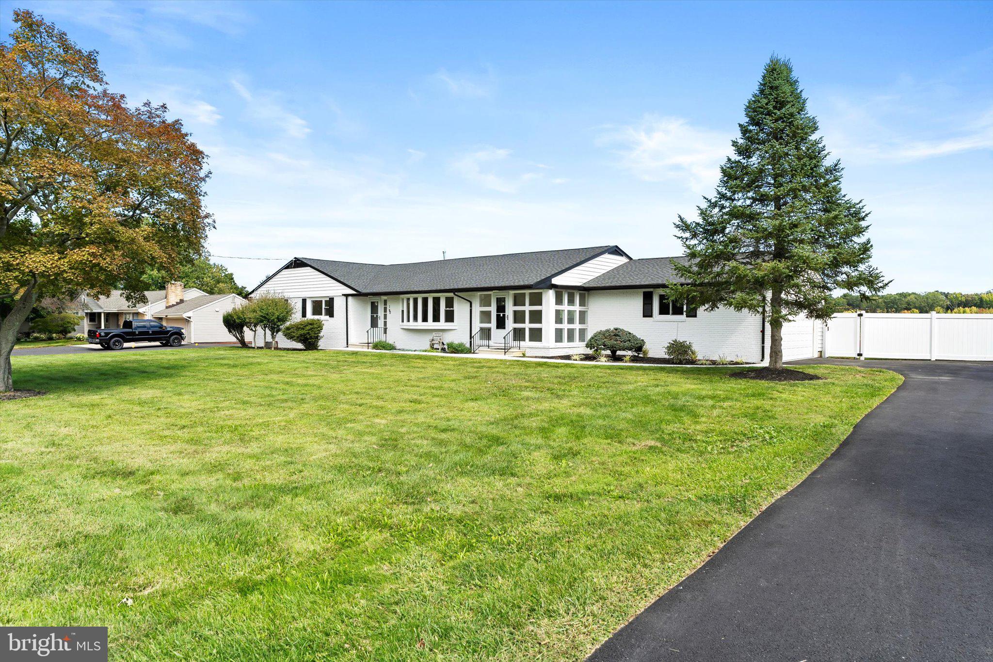 190 Robbins Edinburg Rd, Robbinsville, NJ 08691 photo