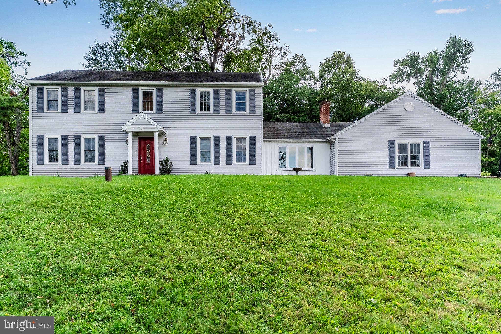 8 Holly Dr, New Cumberland, PA 17070