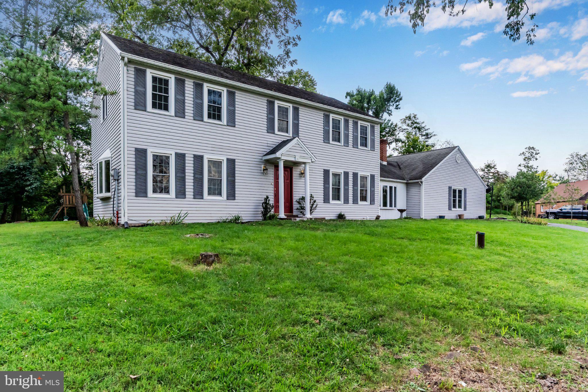 8 Holly Dr, New Cumberland, PA 17070 photo