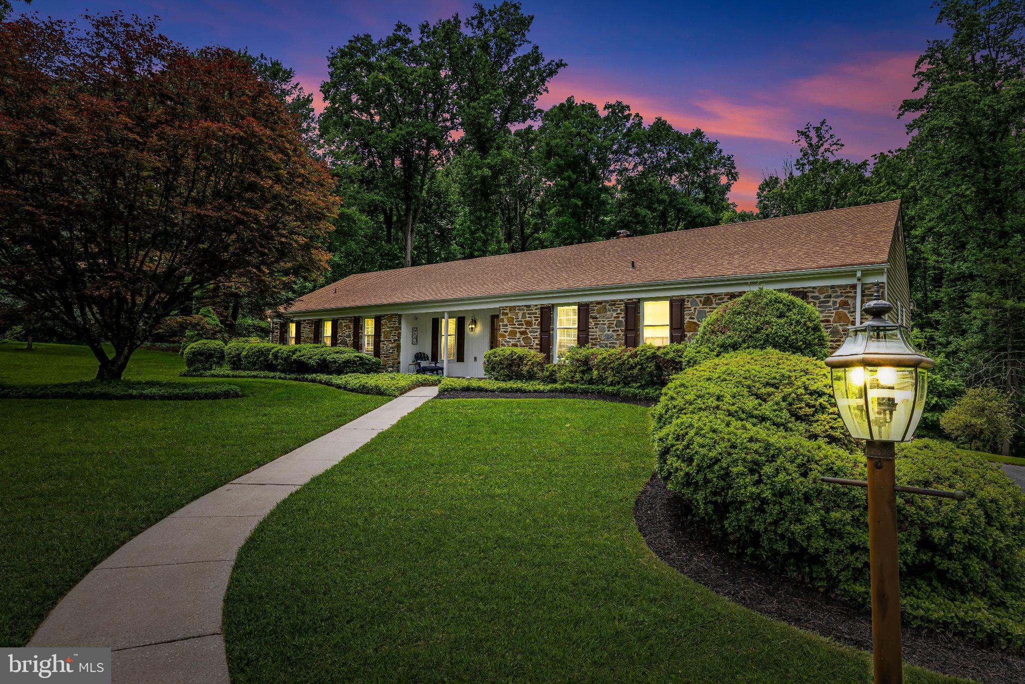 13608 Royal Crest Rd, Phoenix, MD 21131