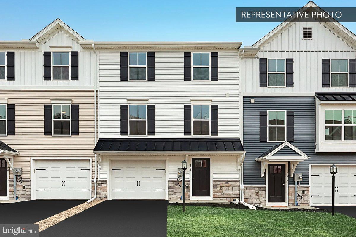 1035 Ellie Ln, Harrisburg, PA 17112