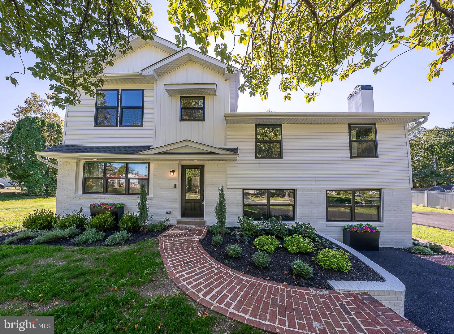 942 Surrey Dr, Blue Bell, PA 19422