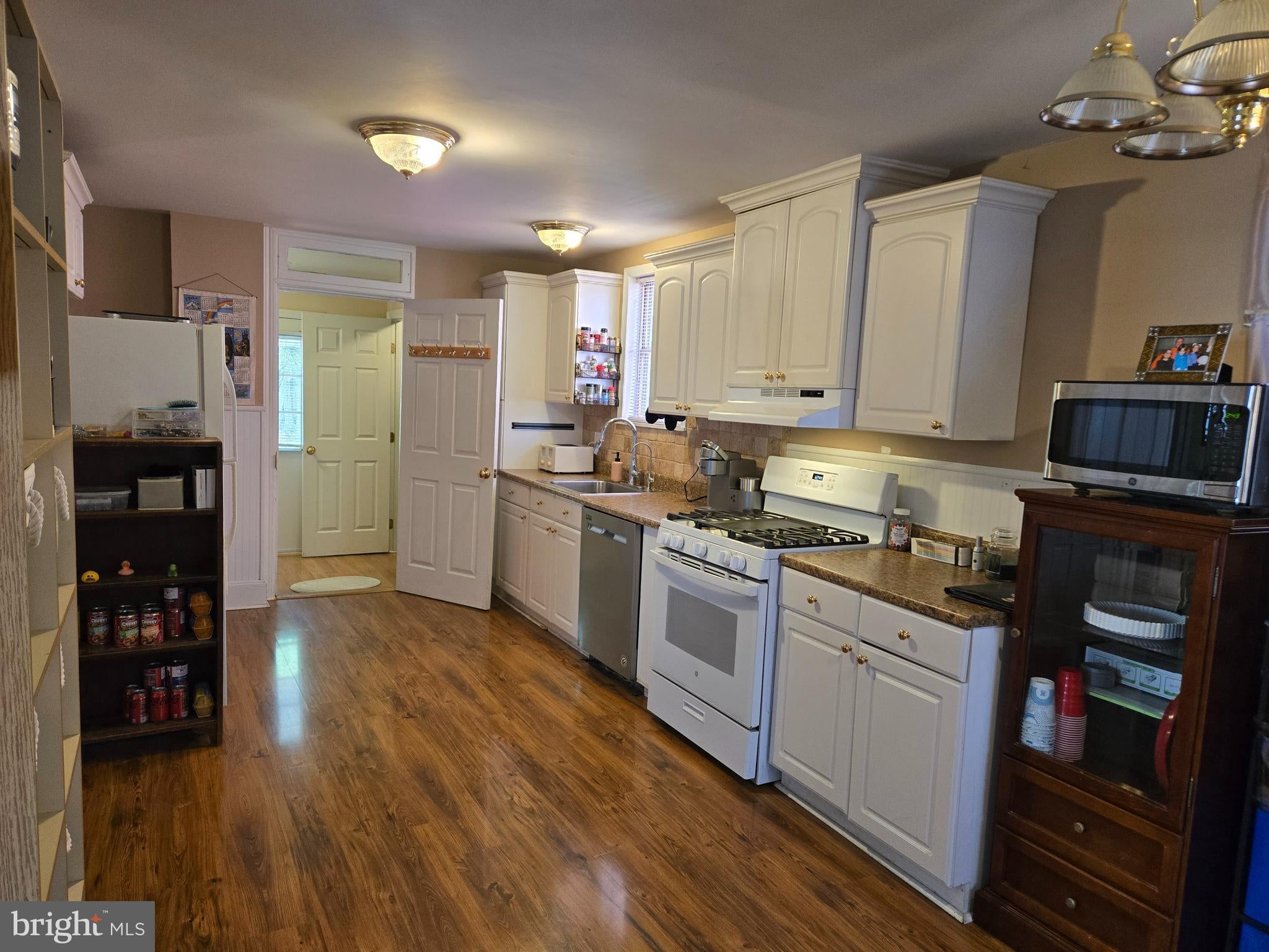 24 S Hull St, Reading, PA 19608 photo