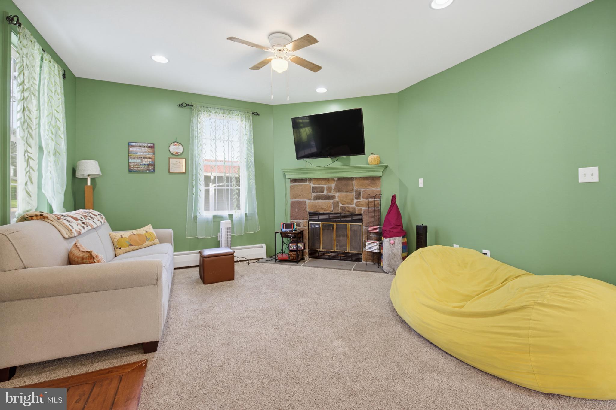 412 Maple St, Terre Hill, PA 17581 photo