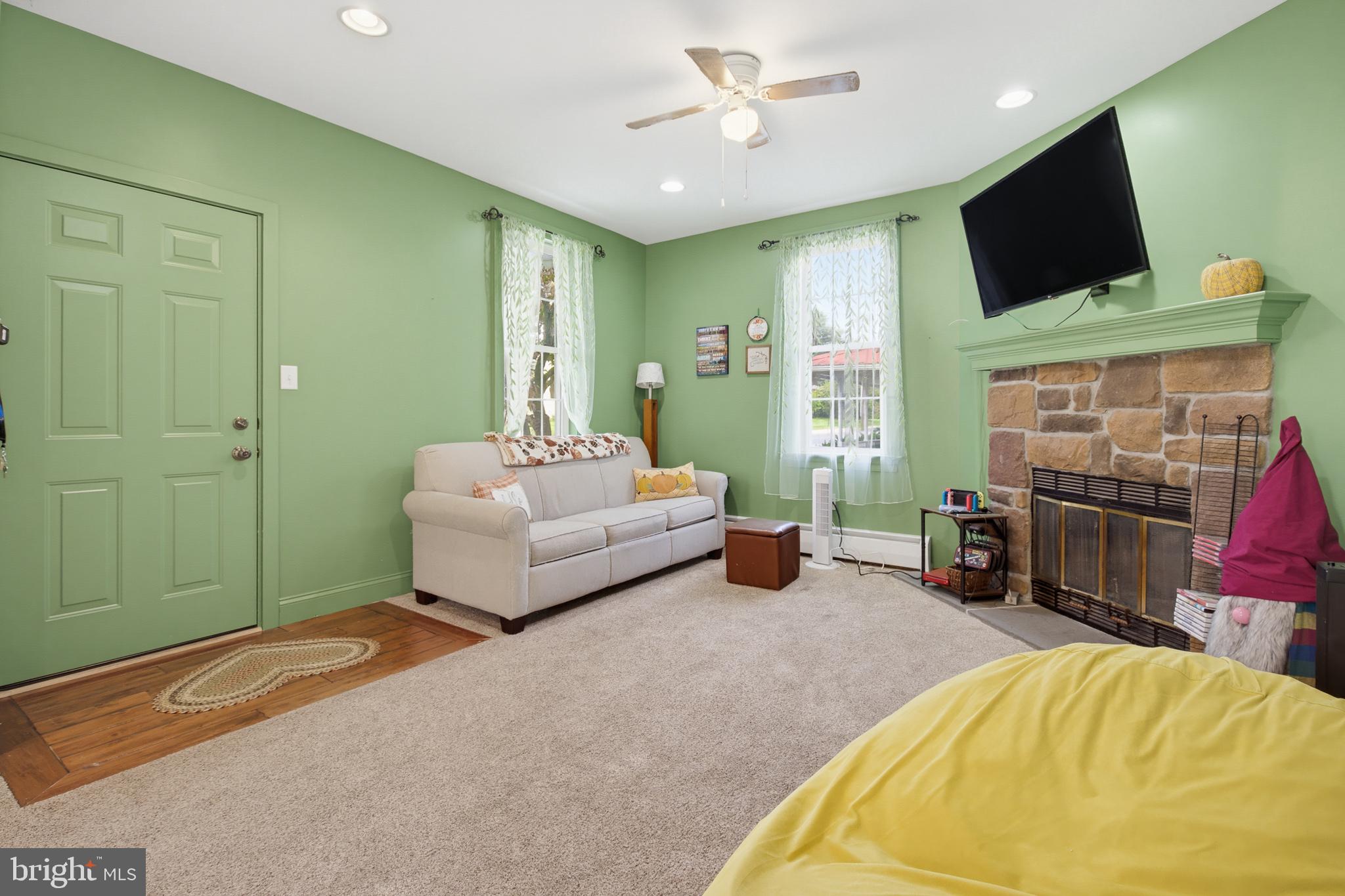 412 Maple St, Terre Hill, PA 17581 photo