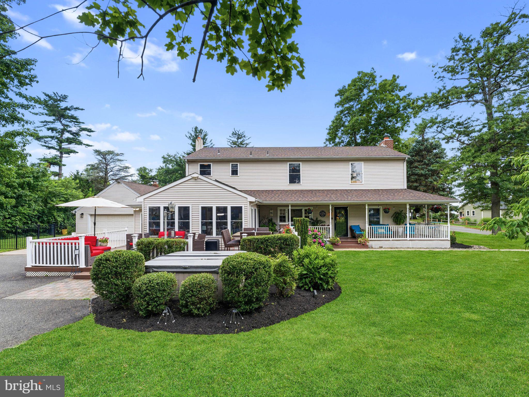 425 Delaware Ave, Delanco, NJ 08075