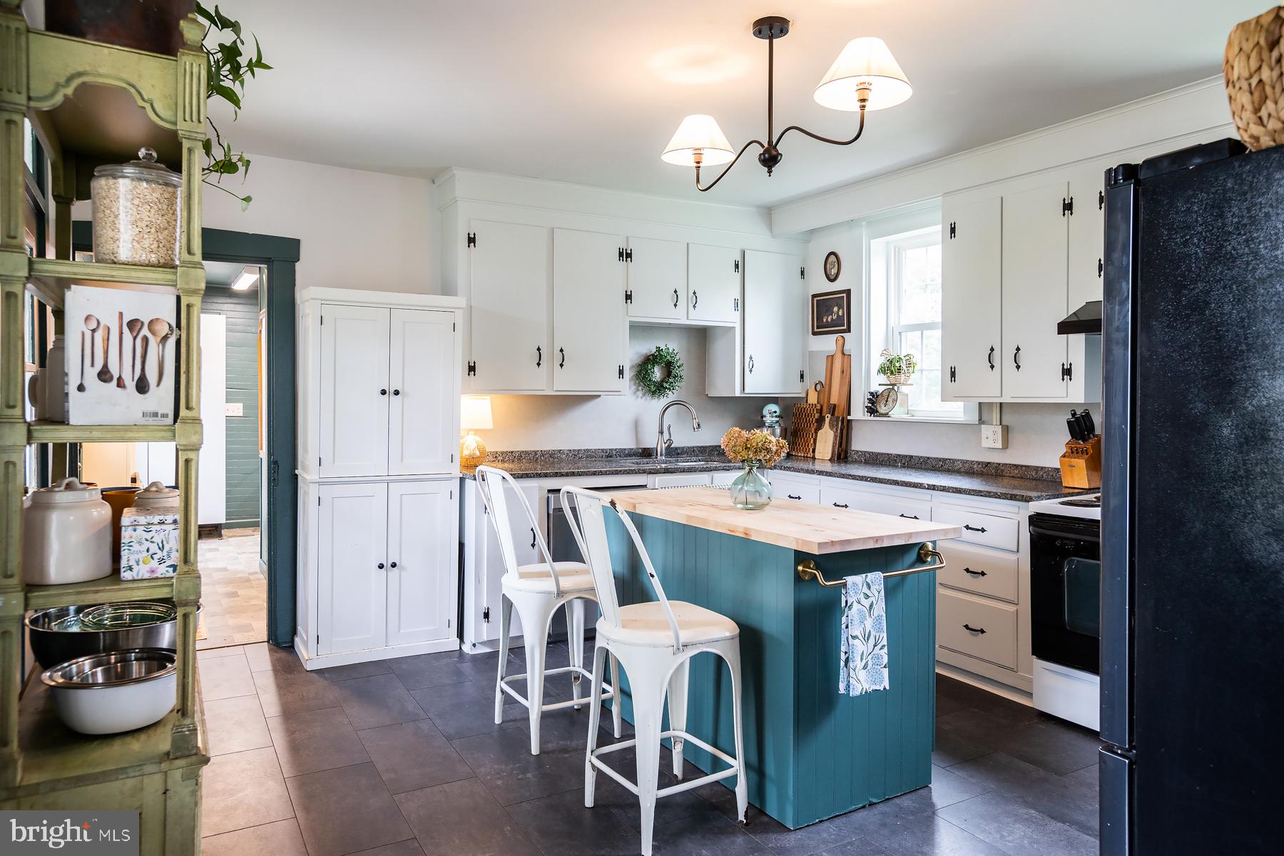 107 Sun Hill Rd, Manheim, PA 17545