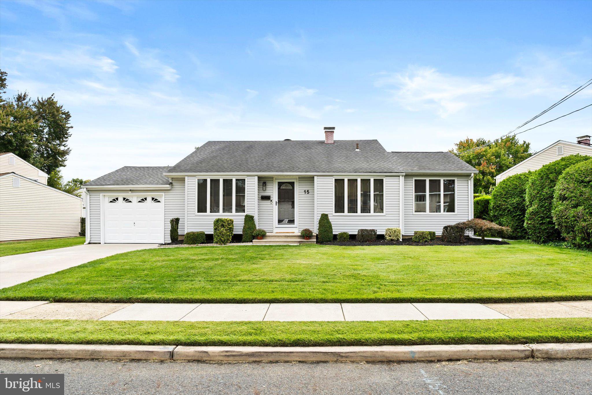 15 Ovington Dr, Hampton, NJ 08620