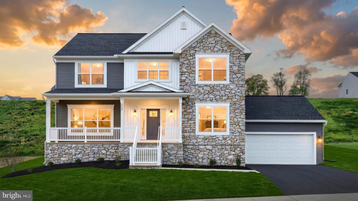 220 Copper Ridge Dr, Newmanstown, PA 17073