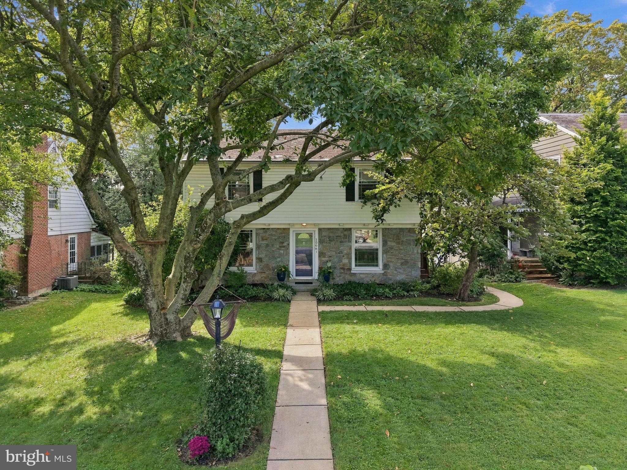 1008 Skyline Dr, Lancaster, PA 17601
