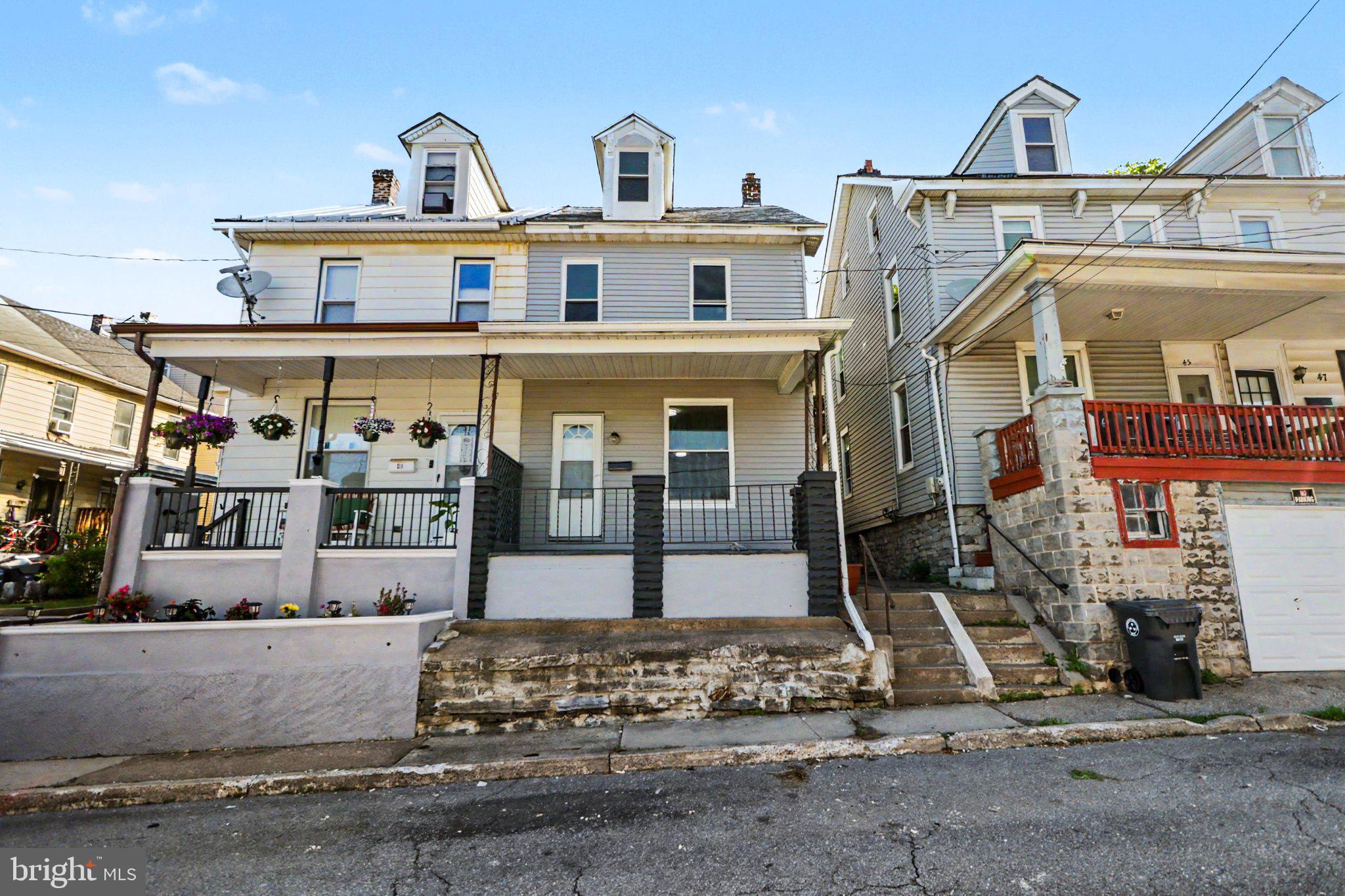 43 Penn St, Steelton, PA 17113