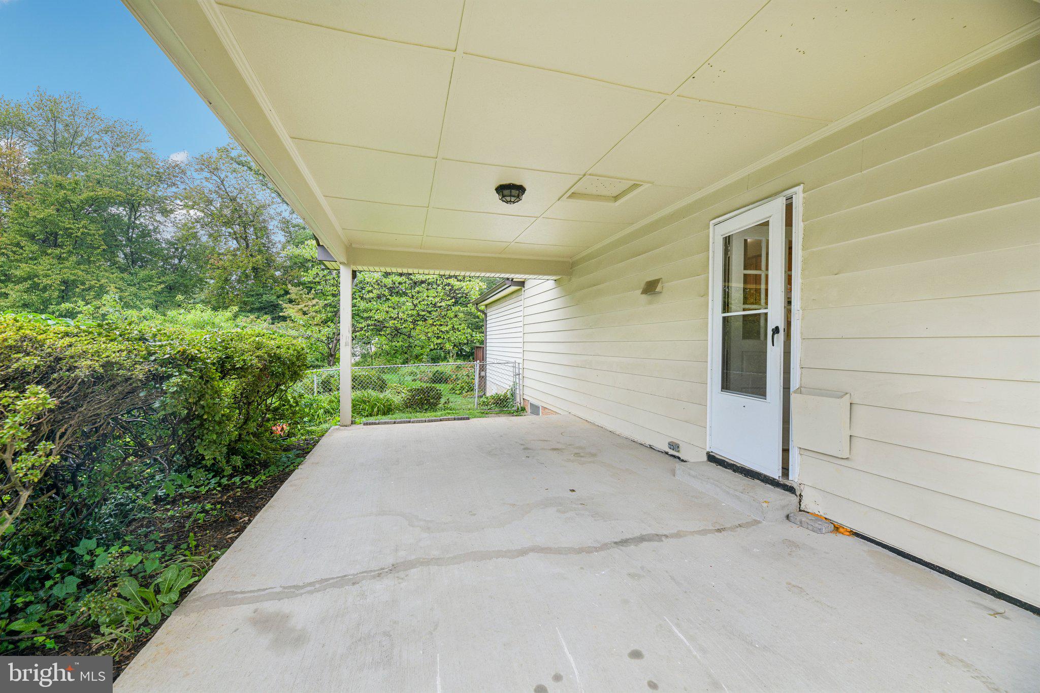 5204 Holden St, Fairfax, VA 22032 photo