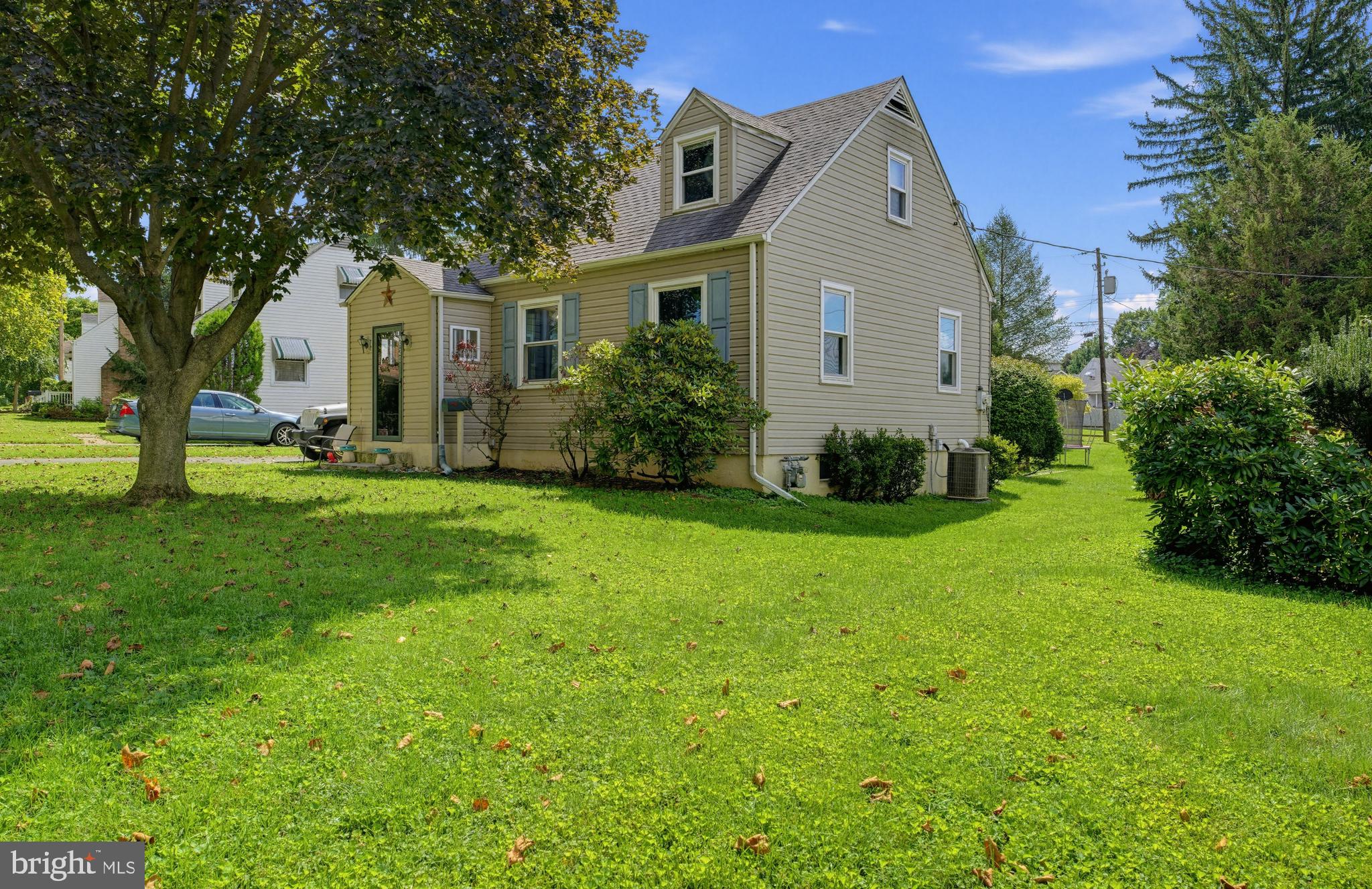 820 Magnolia Rd, Hellertown, PA 18055 photo