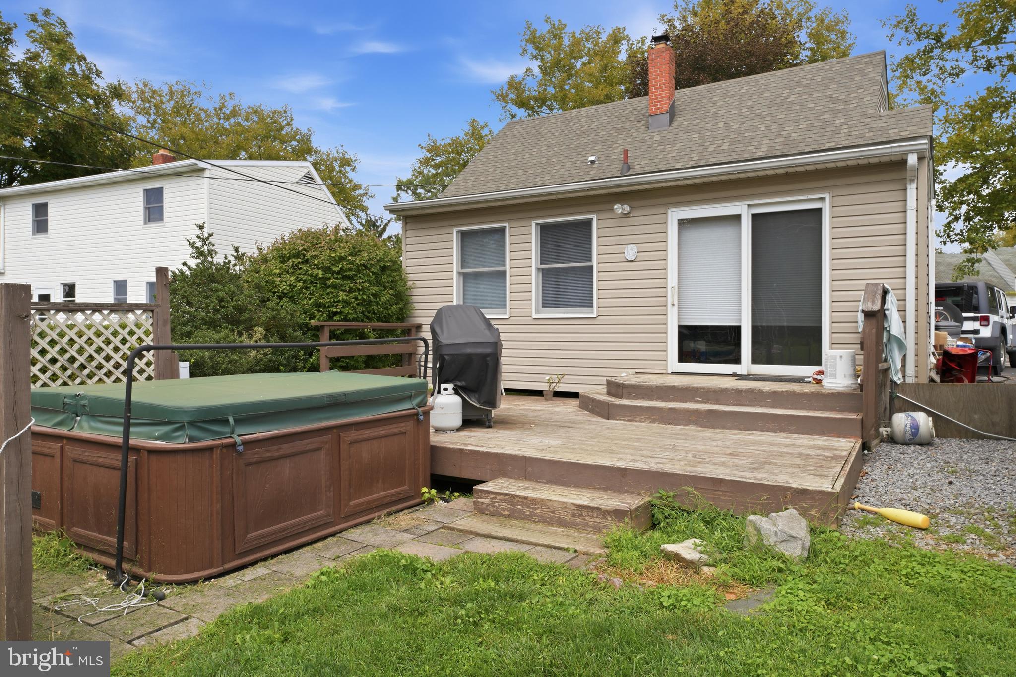 820 Magnolia Rd, Hellertown, PA 18055 photo