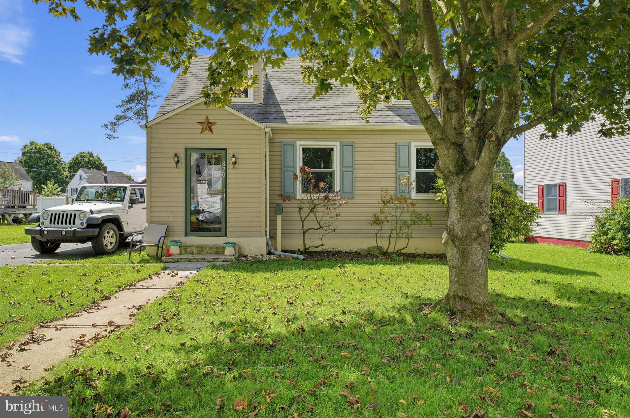 820 Magnolia Rd, Hellertown, PA 18055
