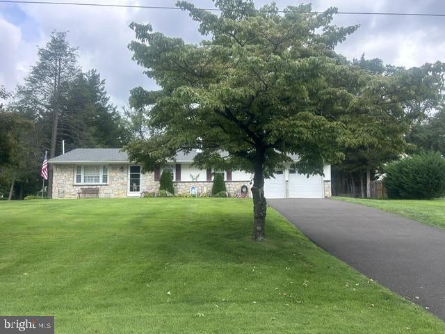 15 Robin Rd, Hopeland, PA 18966
