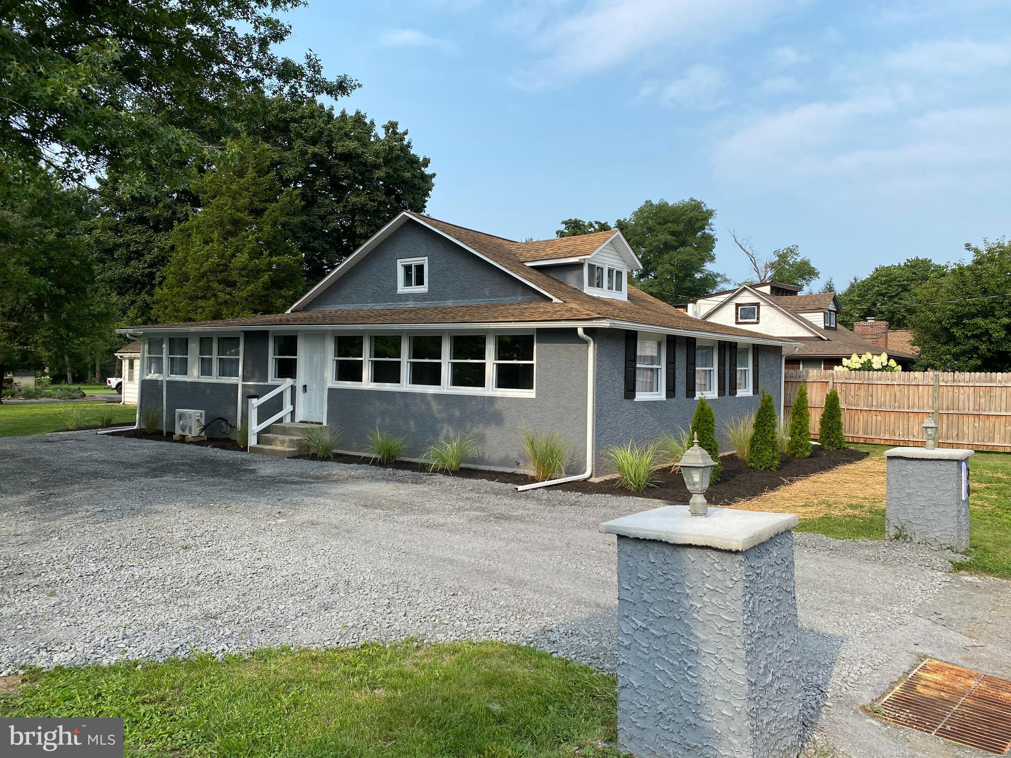 24 4th St, Douglassville, PA 19518
