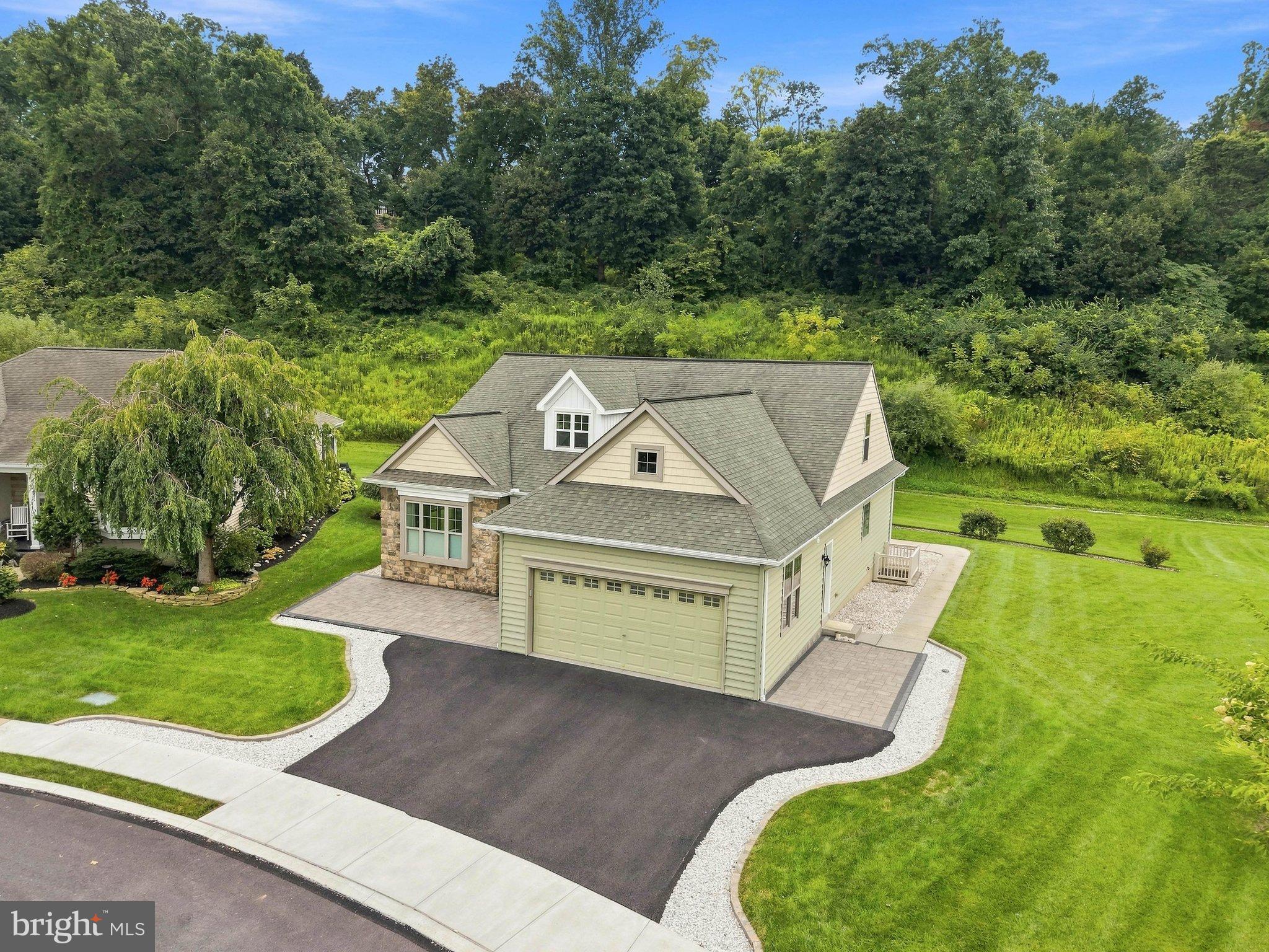 1005 Briarwood Ct, Lebanon, PA 17042 photo