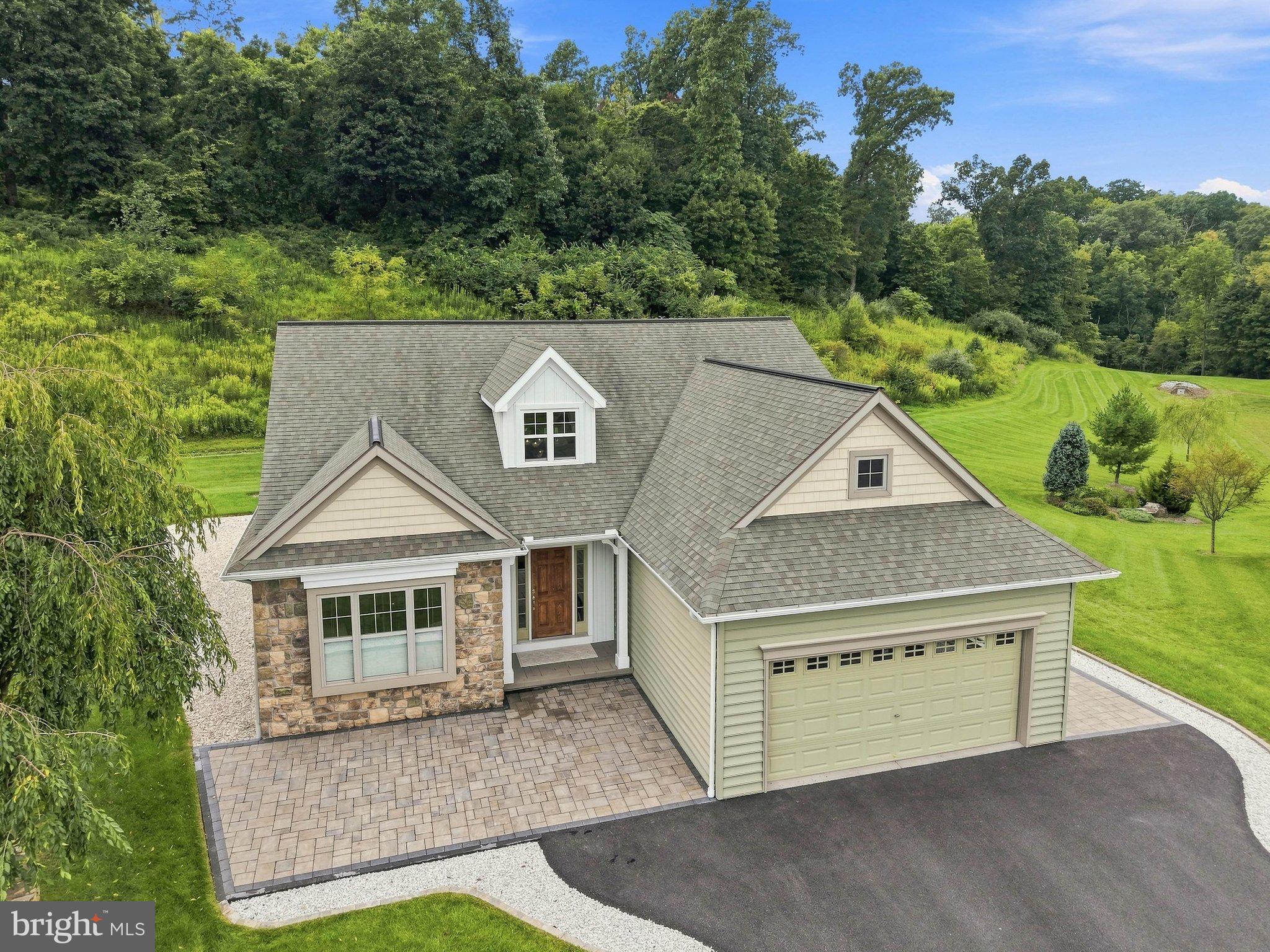 1005 Briarwood Ct, Lebanon, PA 17042 photo