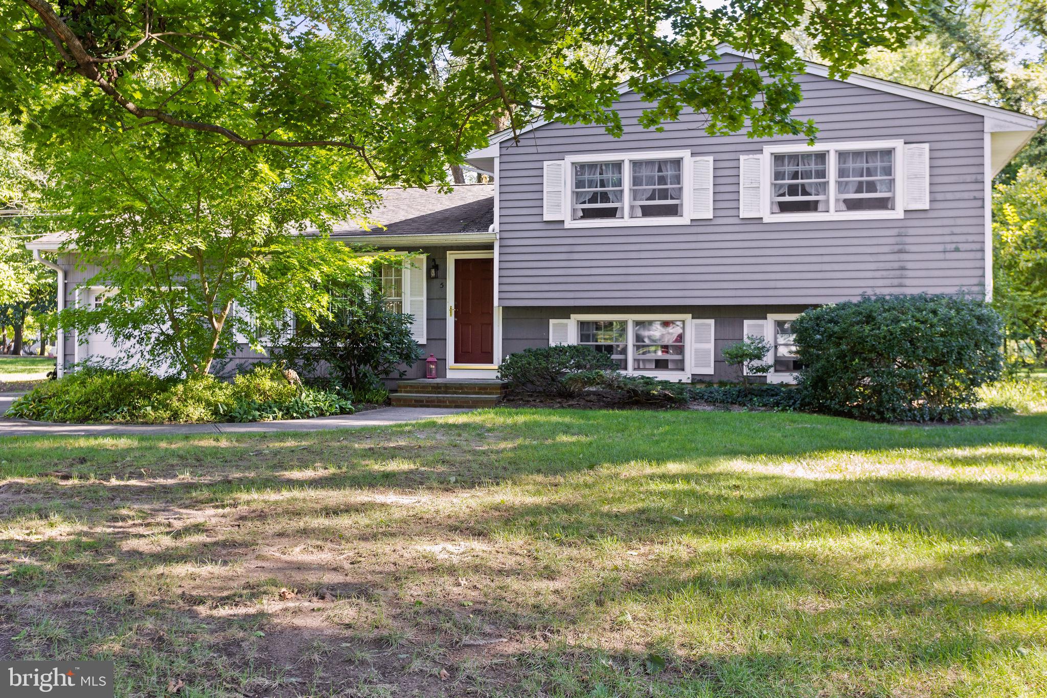 5 Ziff Ln, Princeton Junction, NJ 08550