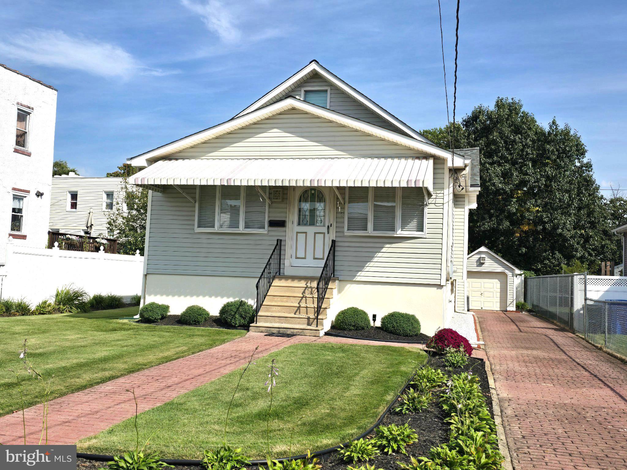115 Forklanding Rd, Maple Shade, NJ 08052