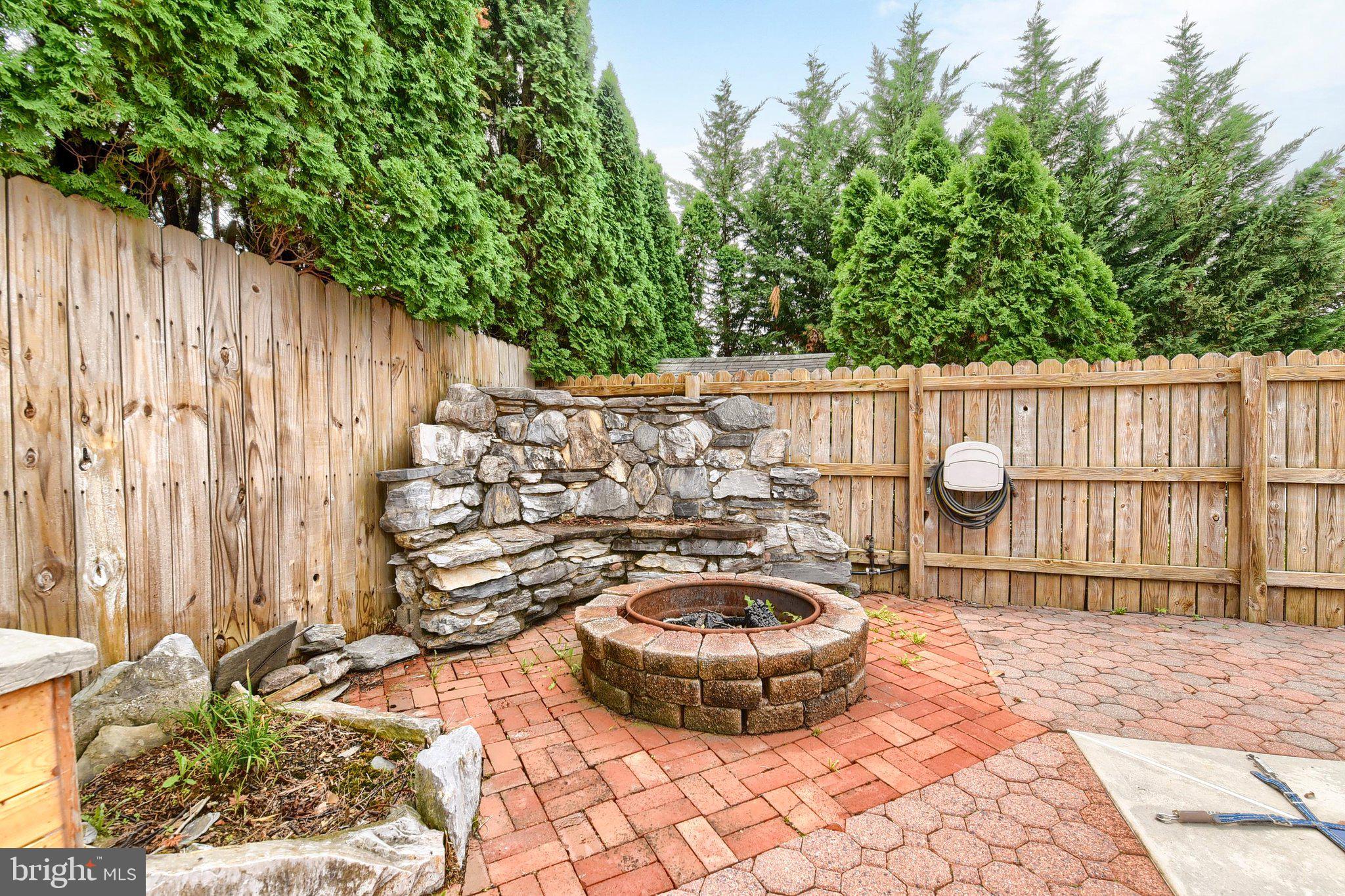 401 James St, Mechanicsburg, PA 17055 photo