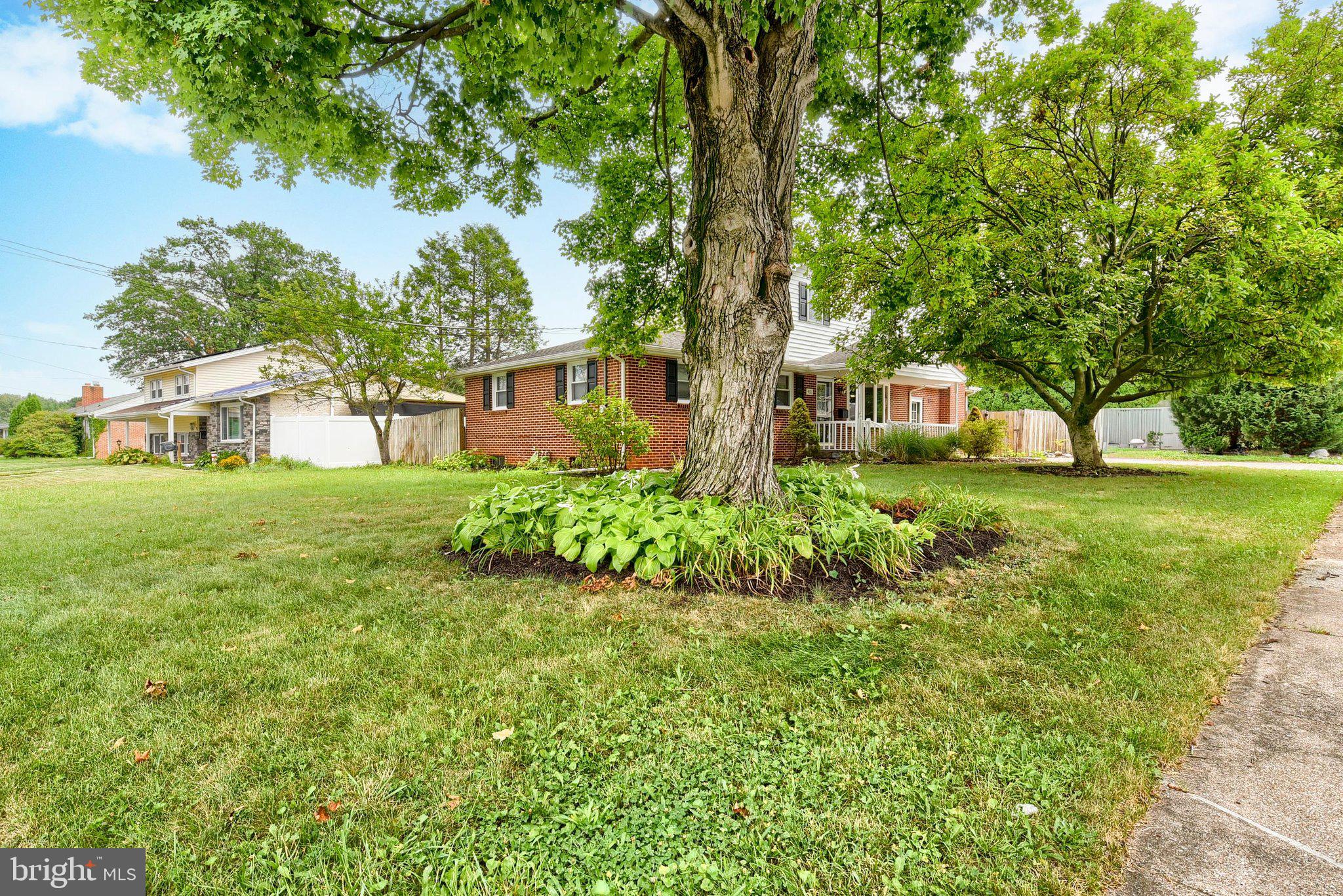 401 James St, Mechanicsburg, PA 17055 photo