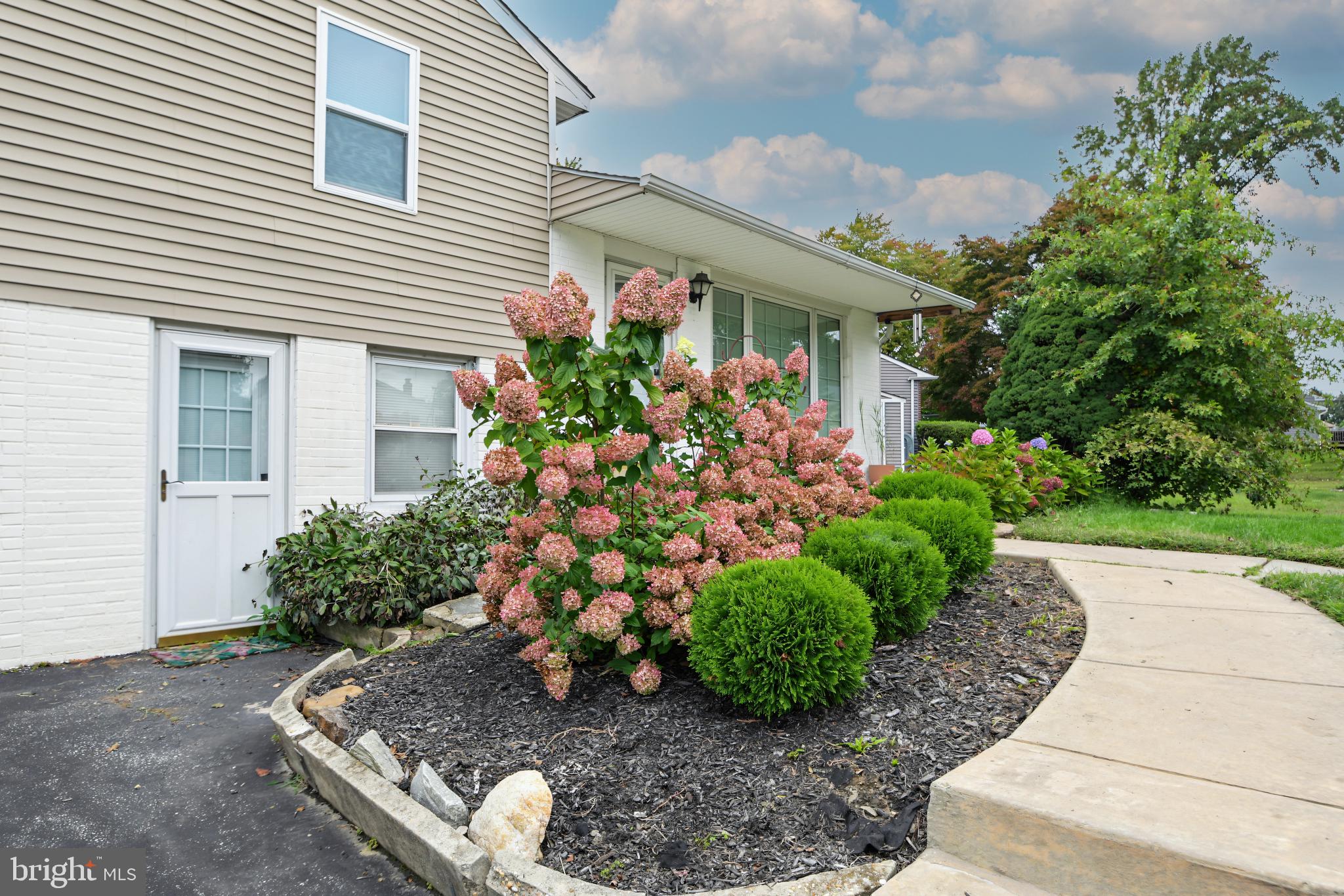 2232 E Helms Mnr, Upper Chichester, PA 19061 photo