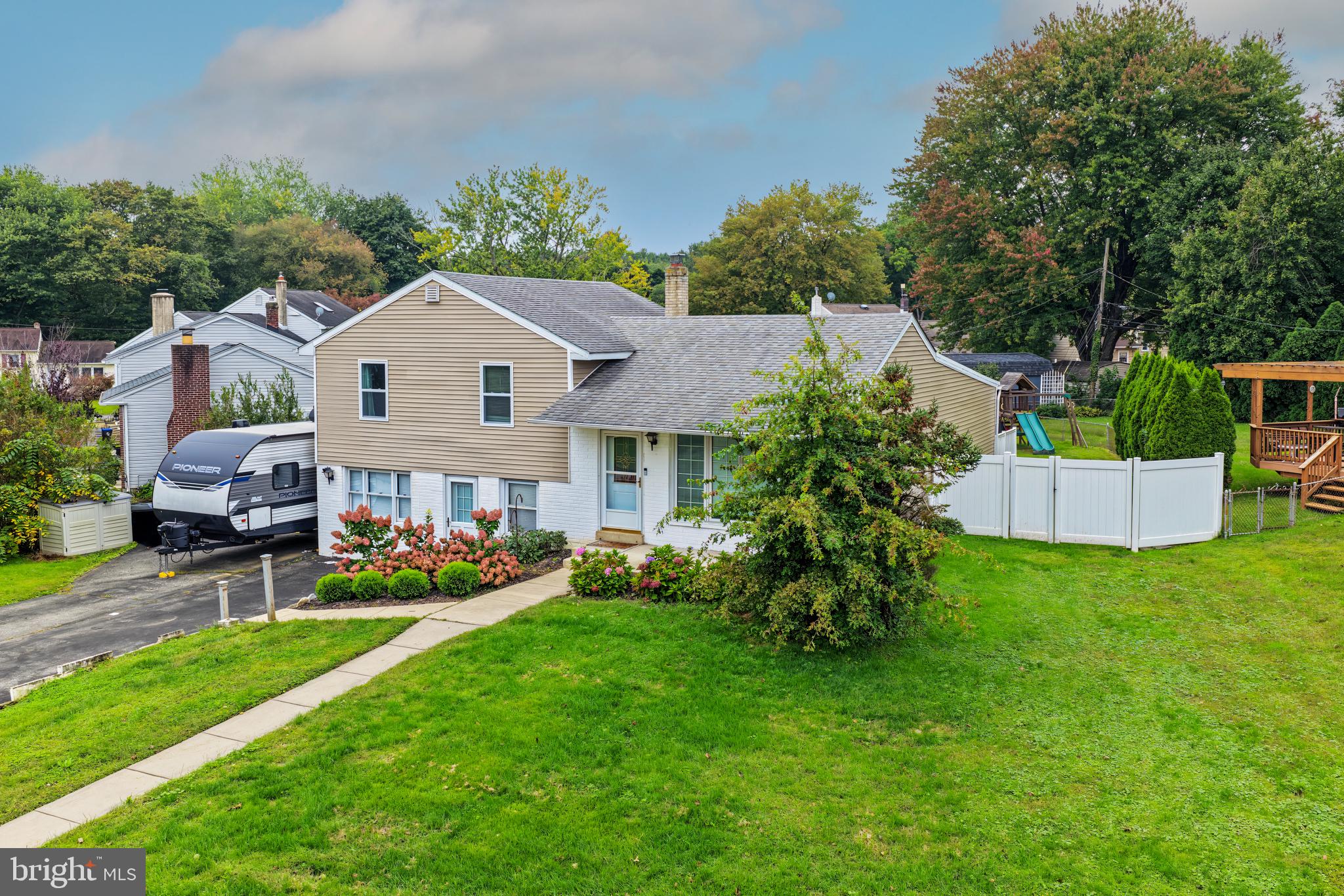 2232 E Helms Mnr, Upper Chichester, PA 19061 photo