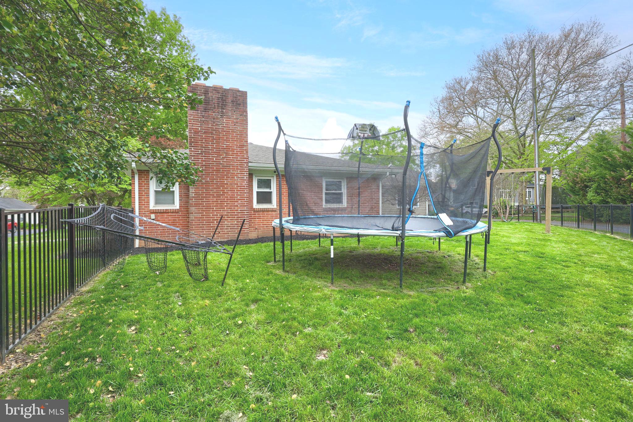 43 Oak Ln, Hershey, PA 17033 photo