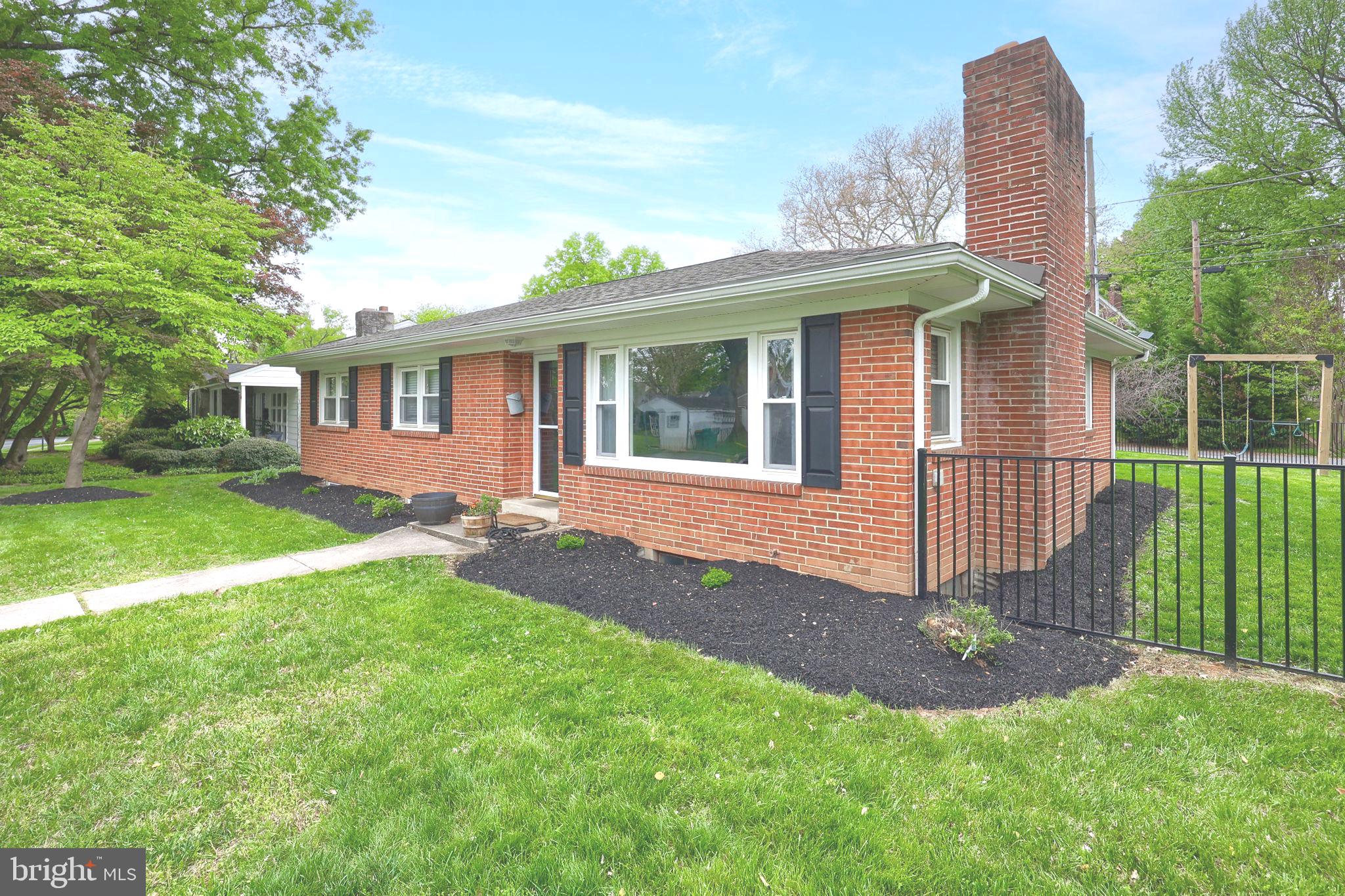 43 Oak Ln, Hershey, PA 17033 photo