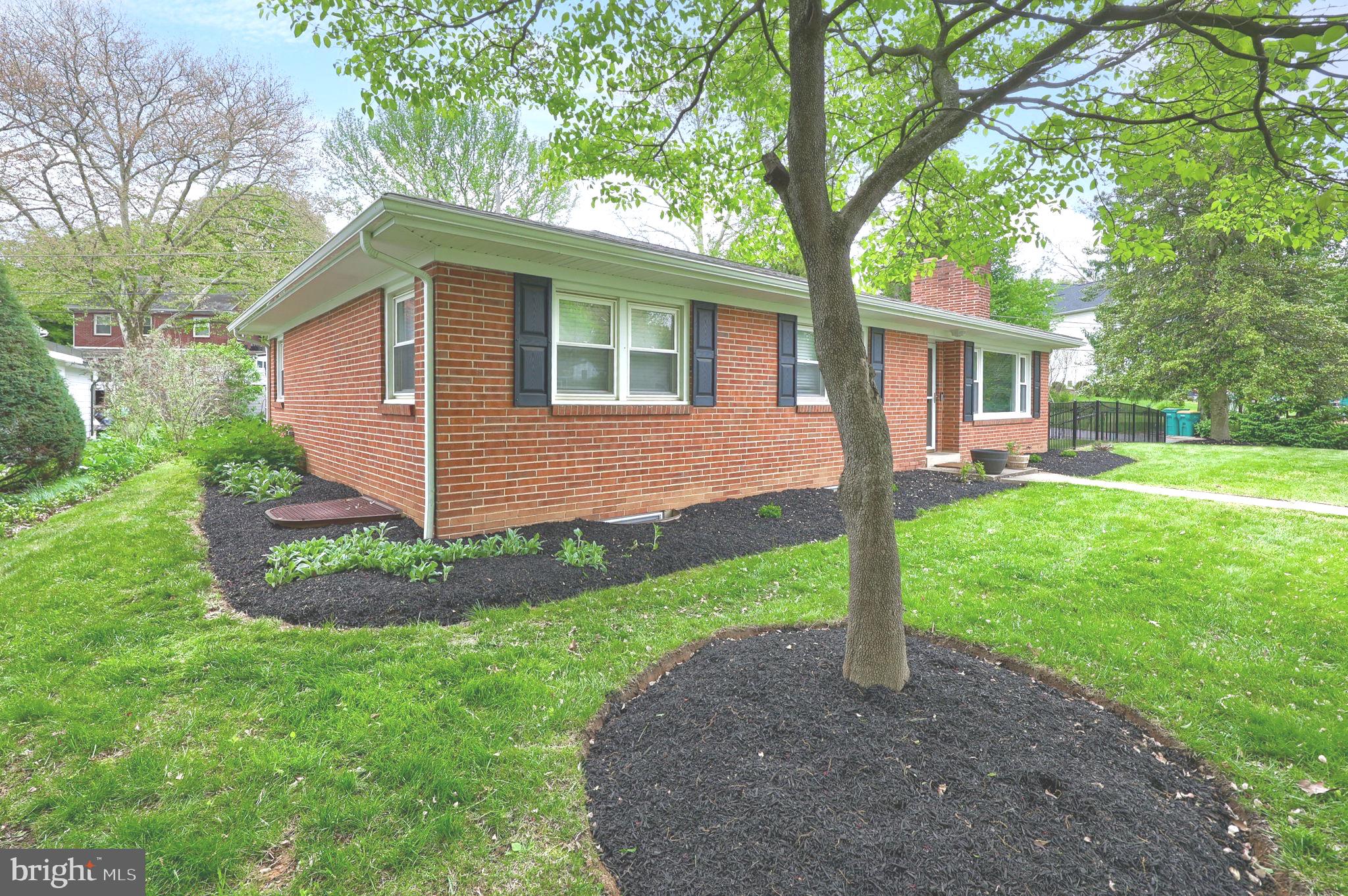 43 Oak Ln, Hershey, PA 17033 photo