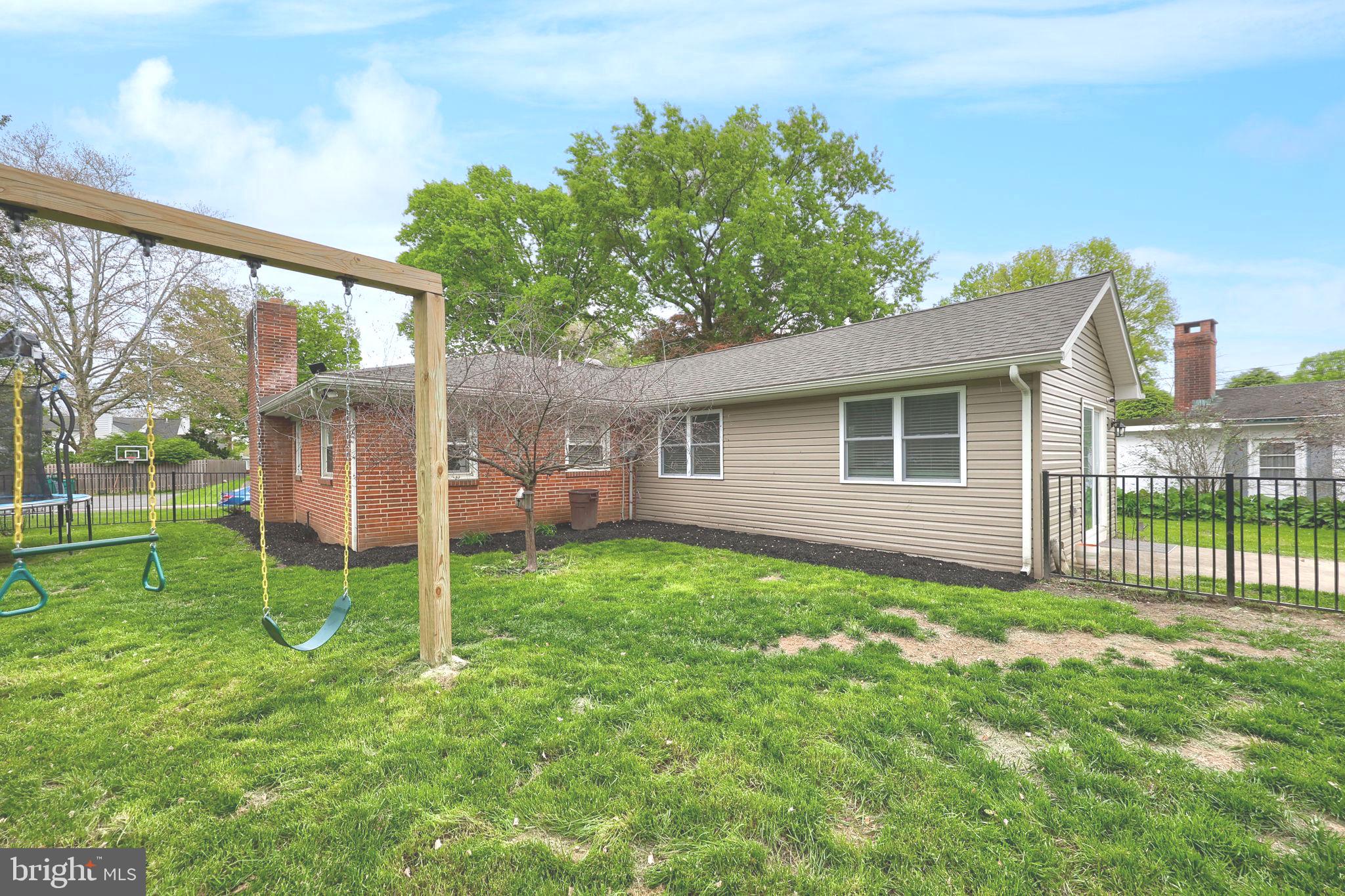 43 Oak Ln, Hershey, PA 17033 photo