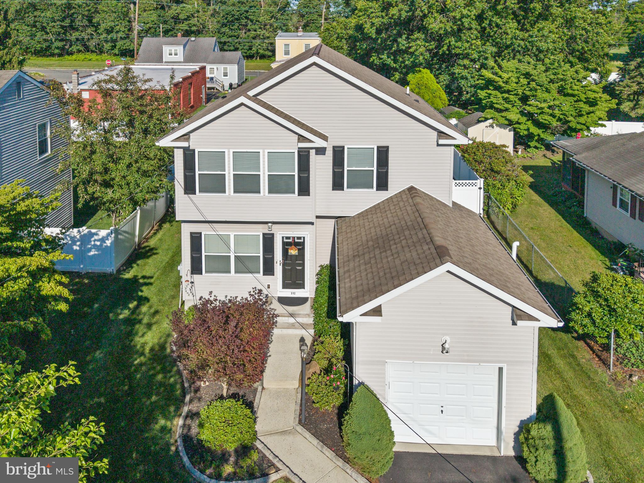 312 Sandalwood Ave, Hampton, NJ 08619 photo