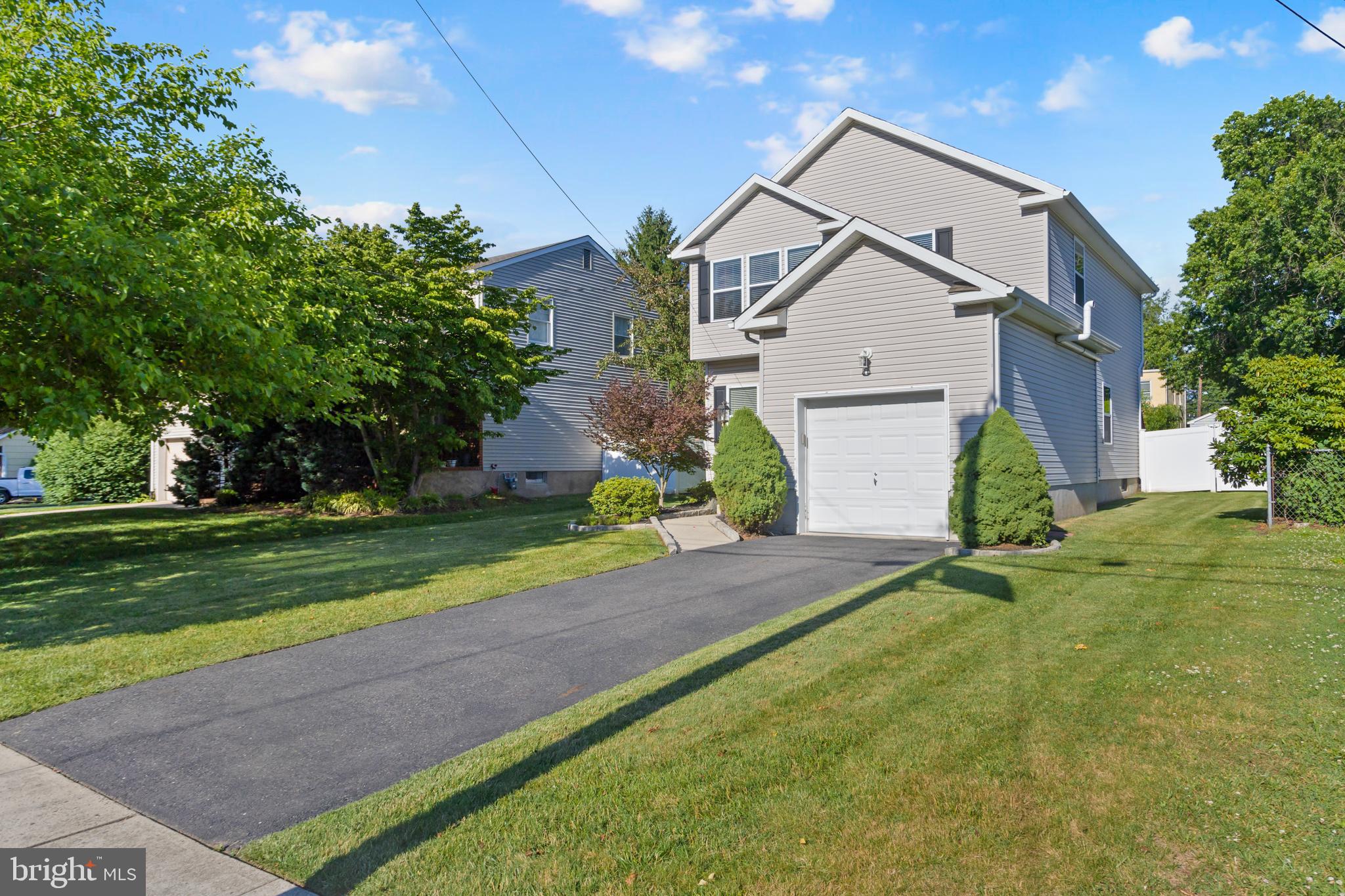 312 Sandalwood Ave, Hampton, NJ 08619 photo