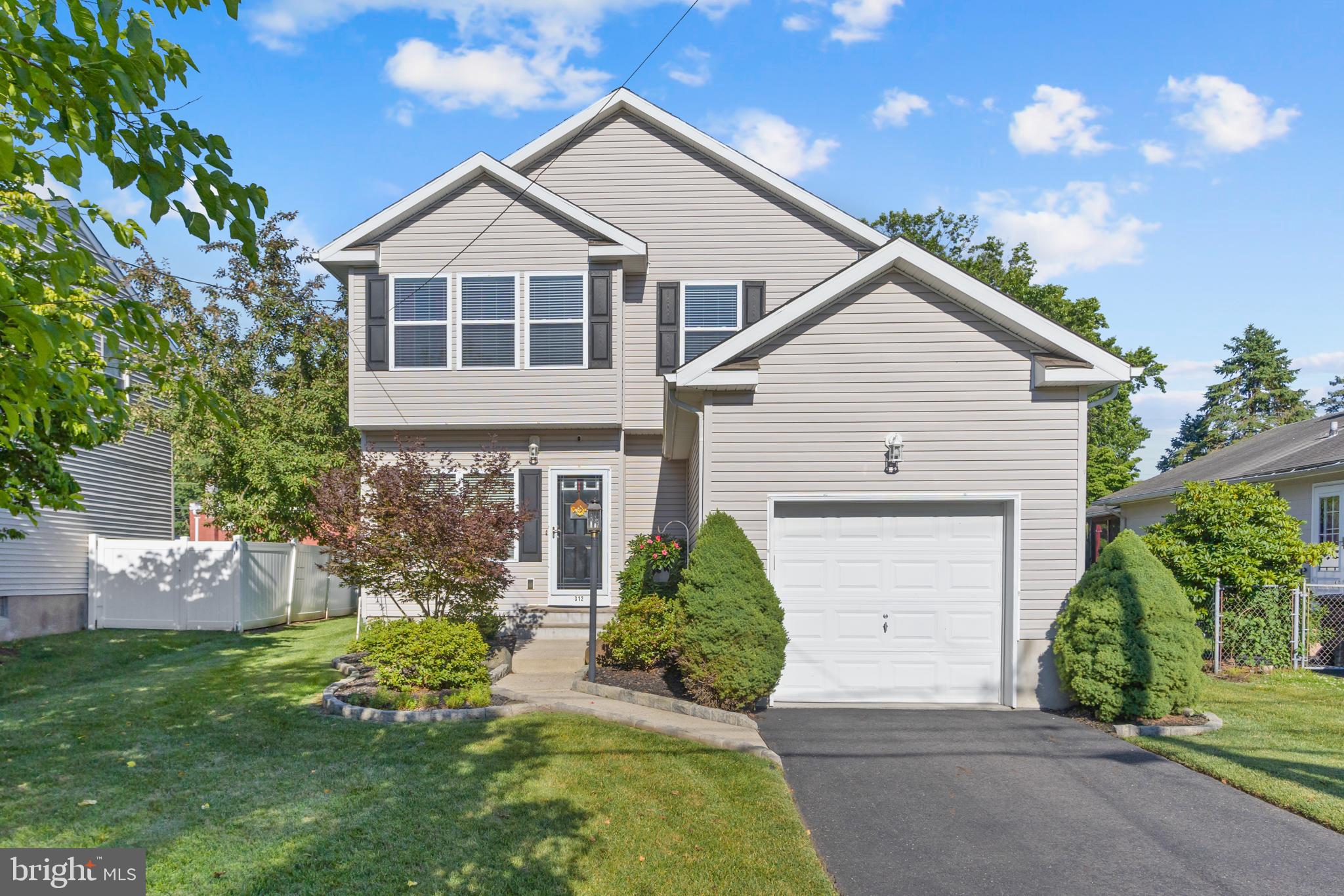 312 Sandalwood Ave, Hampton, NJ 08619