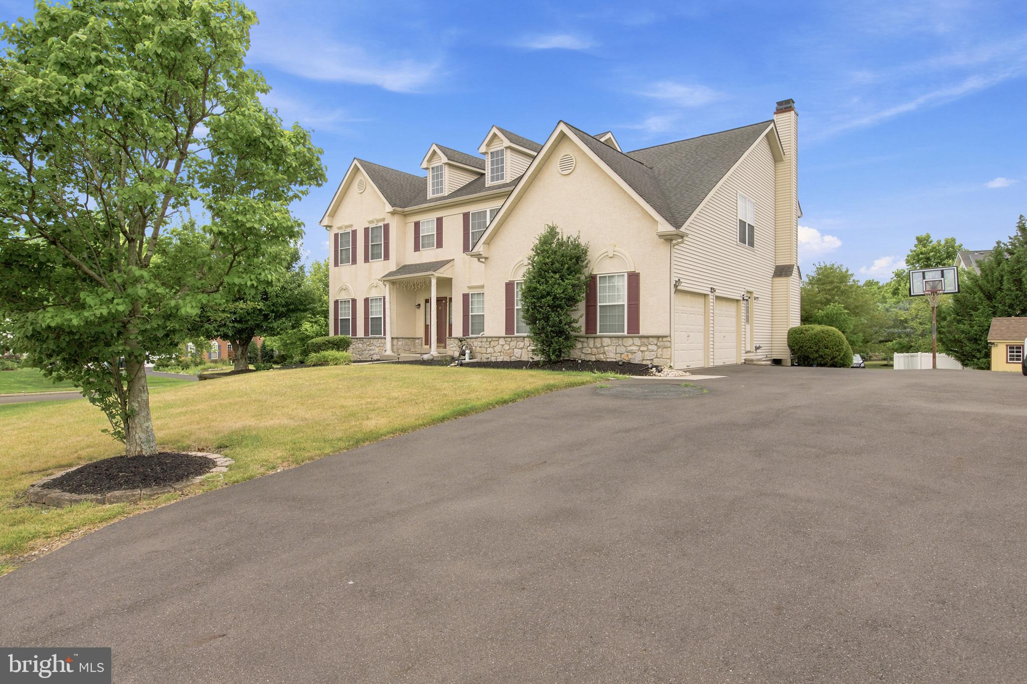 101 Tennyson Ln, North Wales, PA 19454 photo