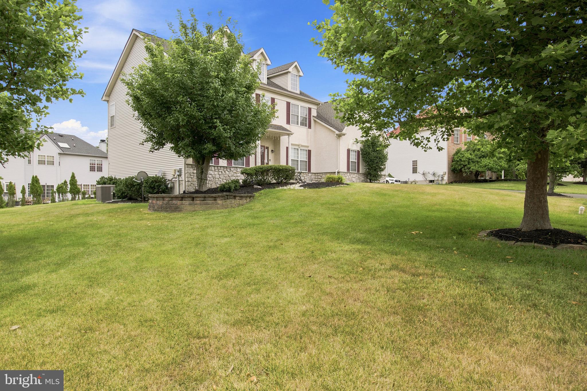 101 Tennyson Ln, North Wales, PA 19454 photo