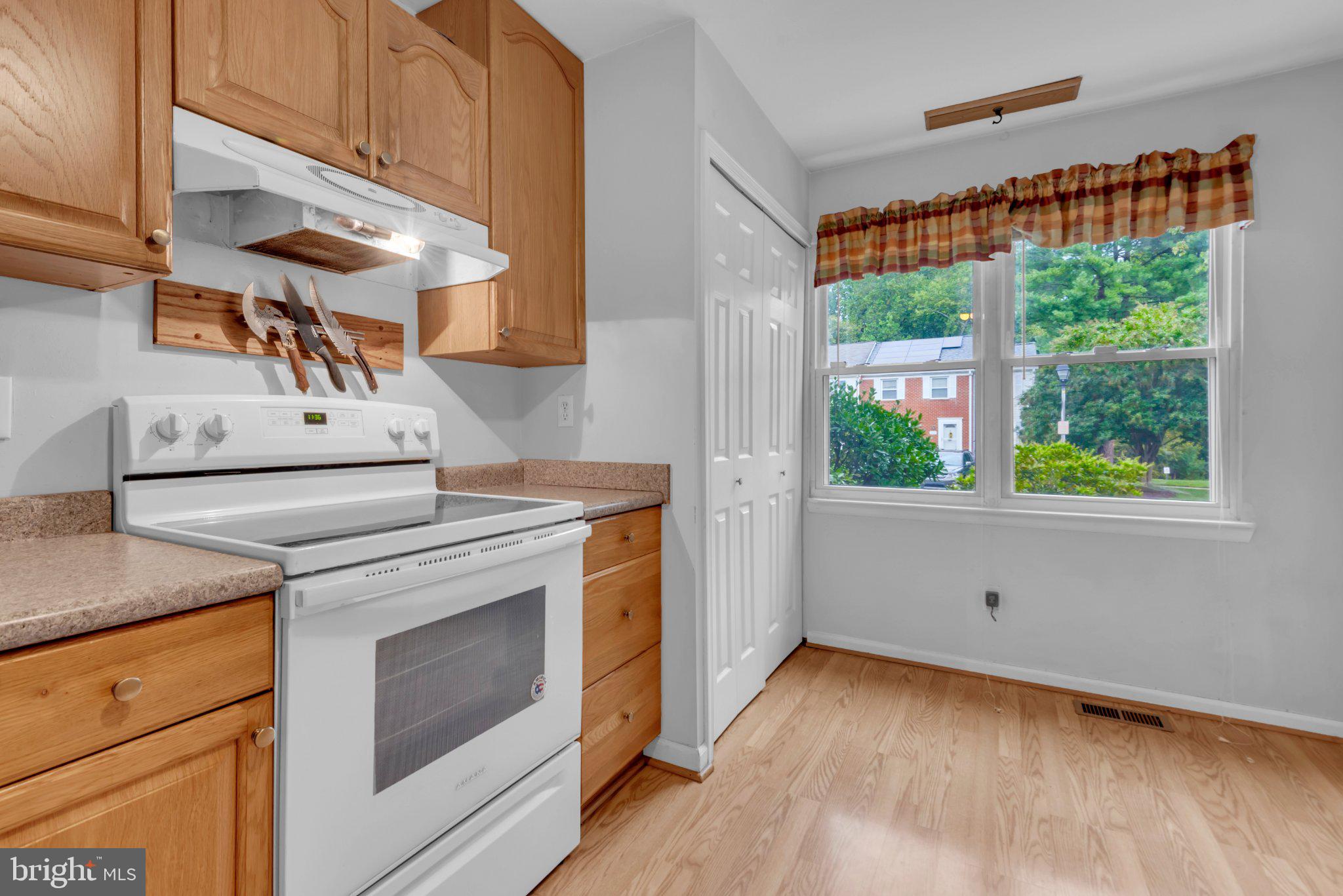 2043 Forest Hill Ln, Crofton, MD 21114 photo