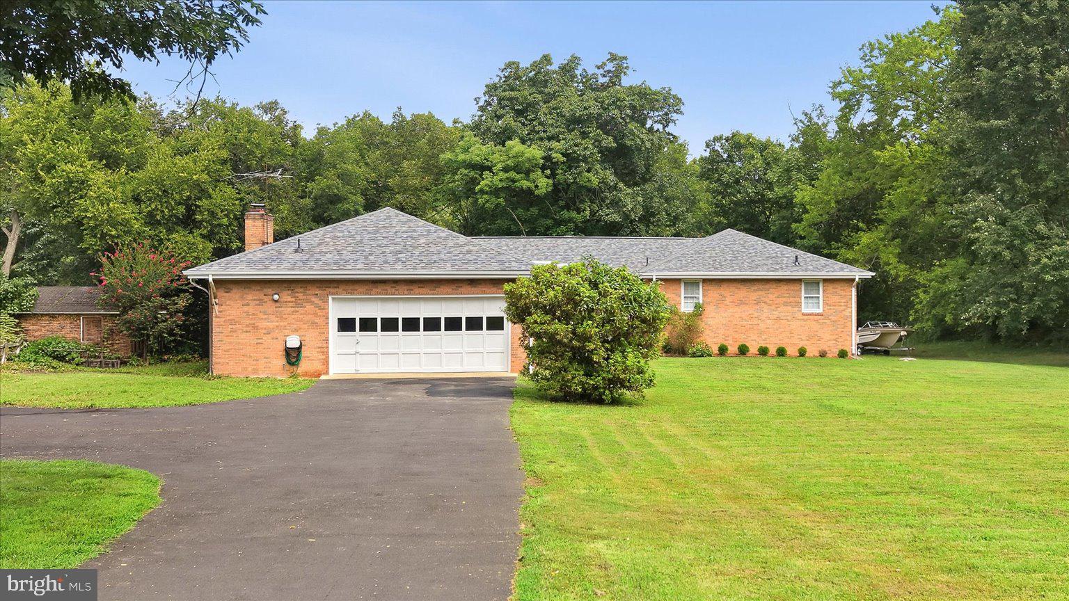 19141 Youngs Cliff Rd, Sterling, VA 20165