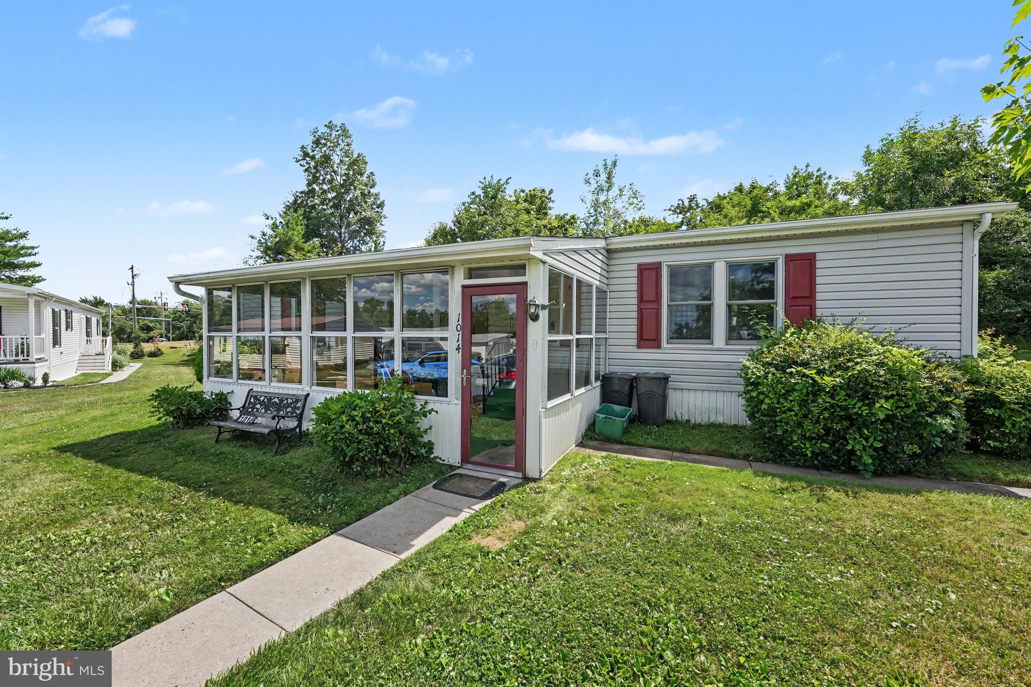 1014 Cherrywood Ct, North Wales, PA 19454