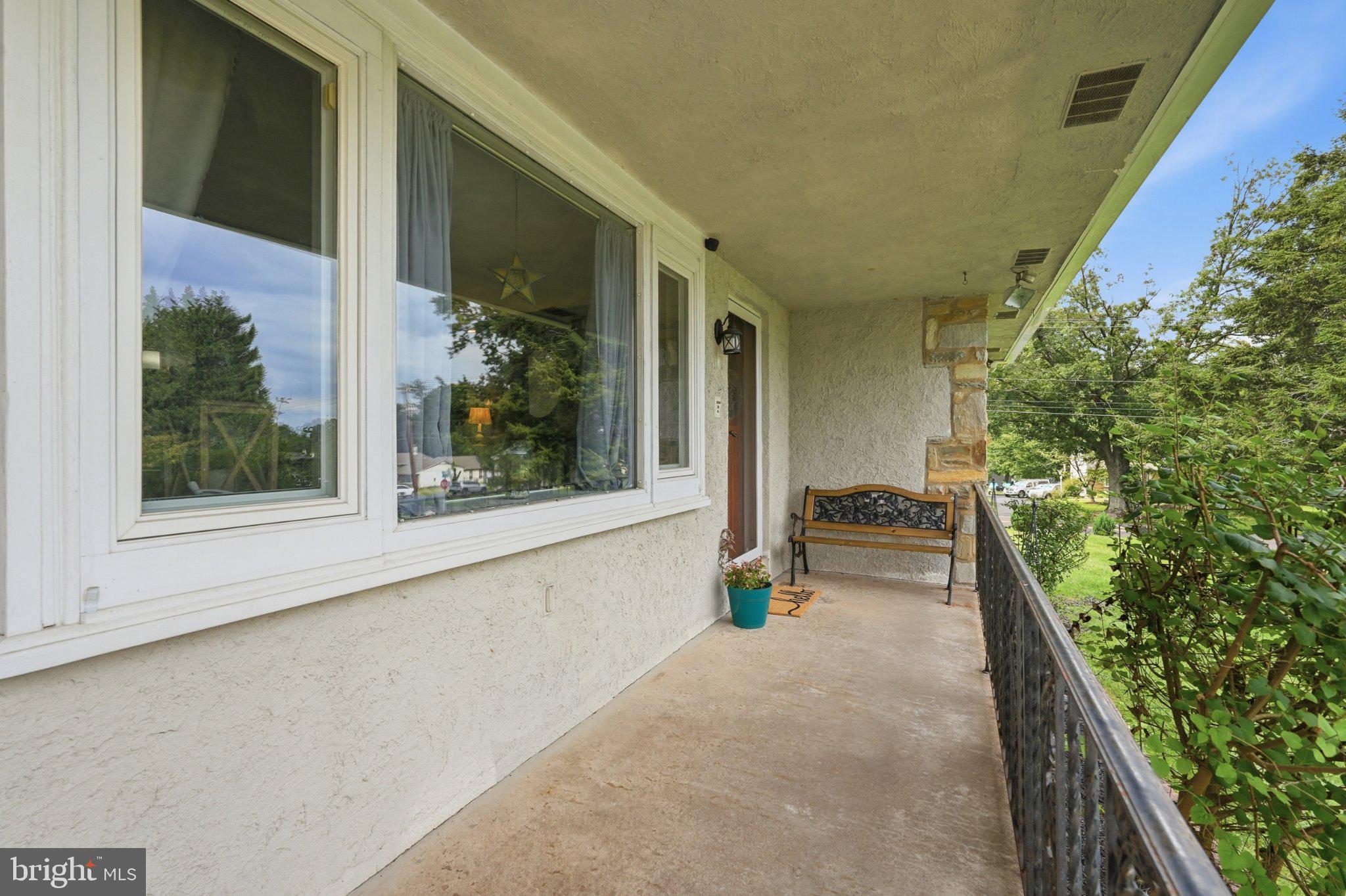8 Twist Dr, Southampton, PA 18966 photo
