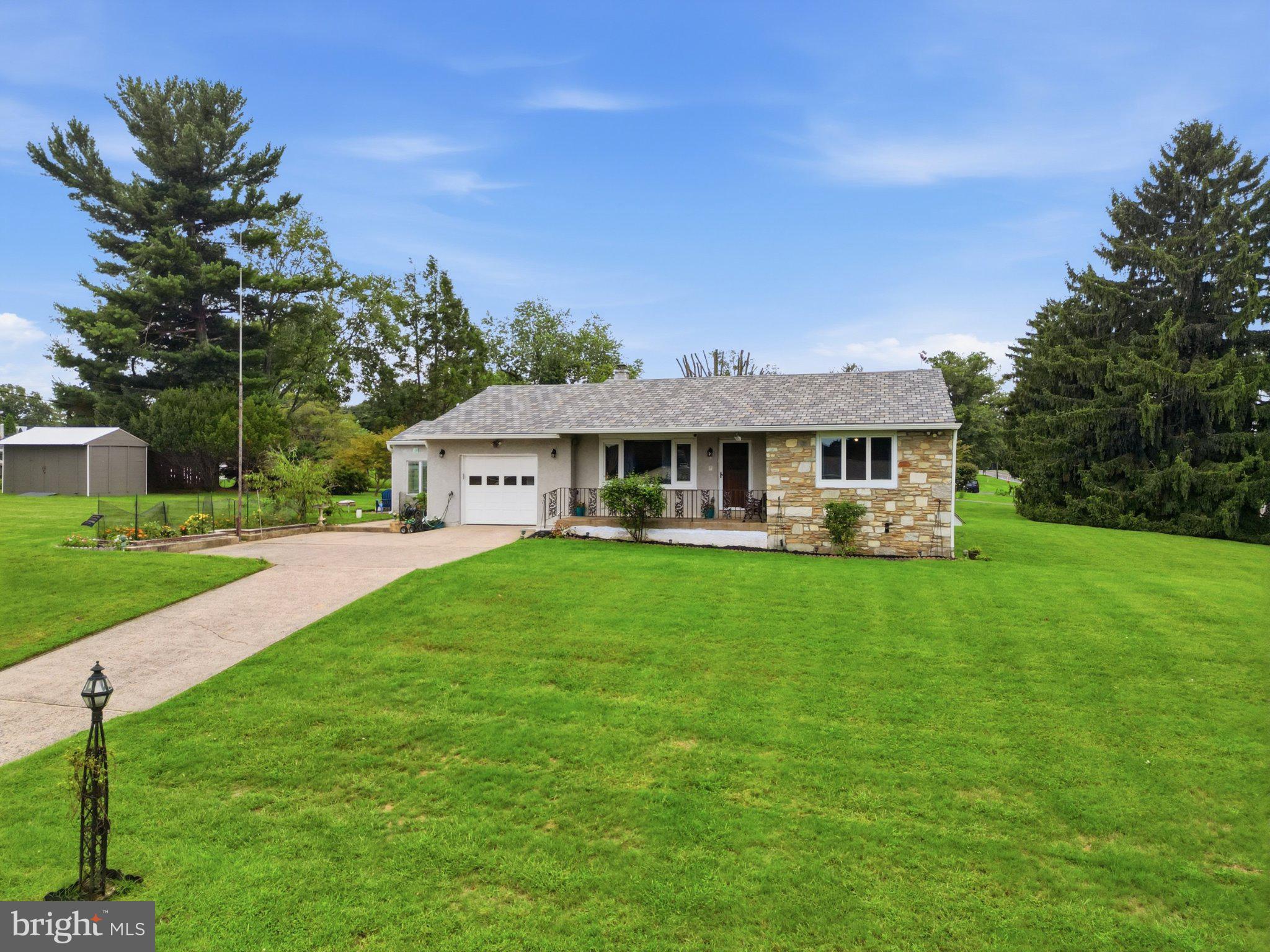 8 Twist Dr, Southampton, PA 18966 photo