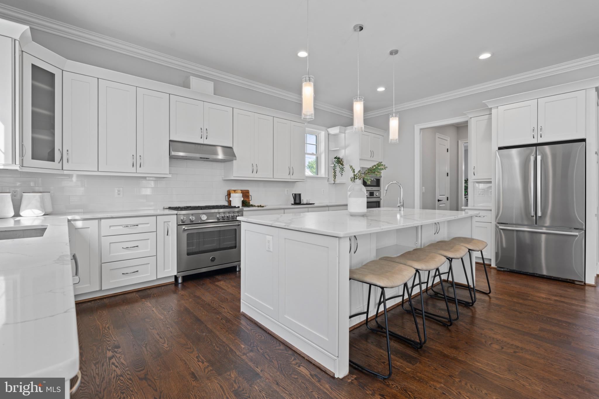 7606 Leonard Dr, Falls Church, VA 22043