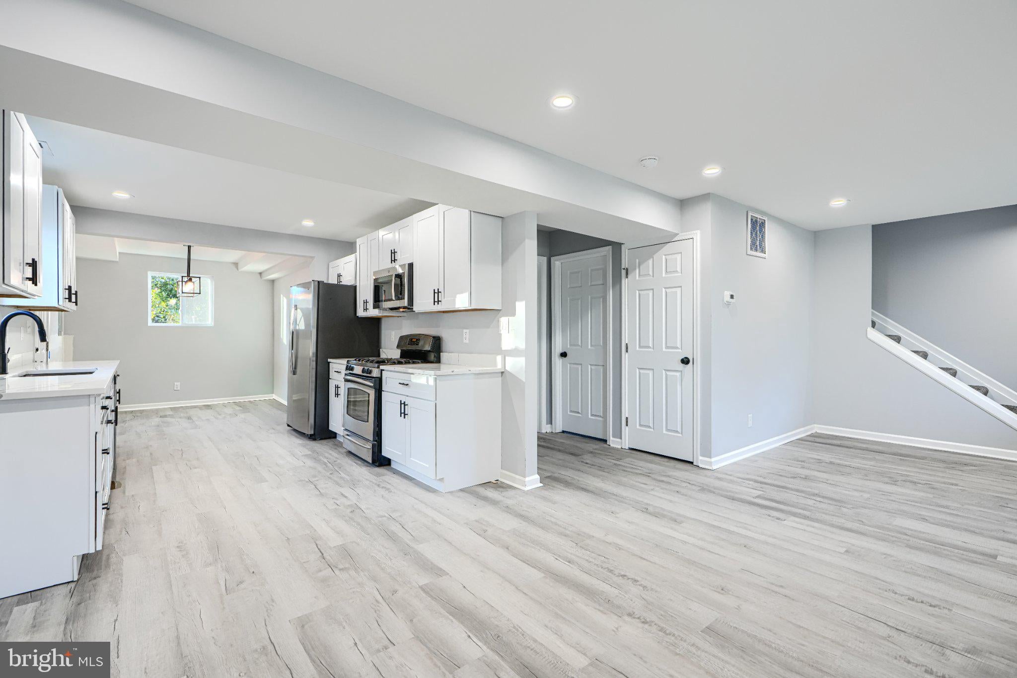 9 Avenal Rd, Essex, MD 21221 photo