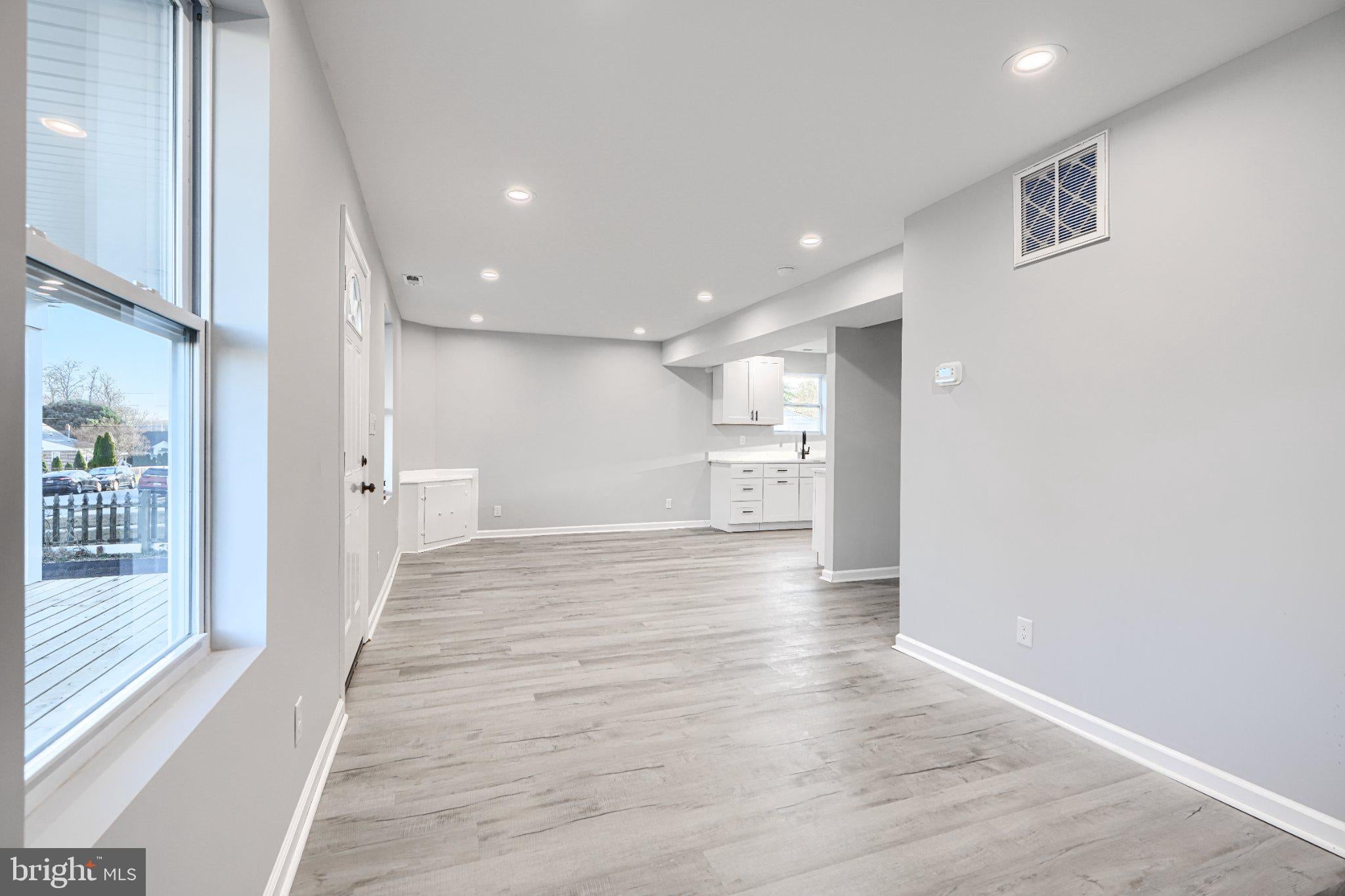 9 Avenal Rd, Essex, MD 21221 photo