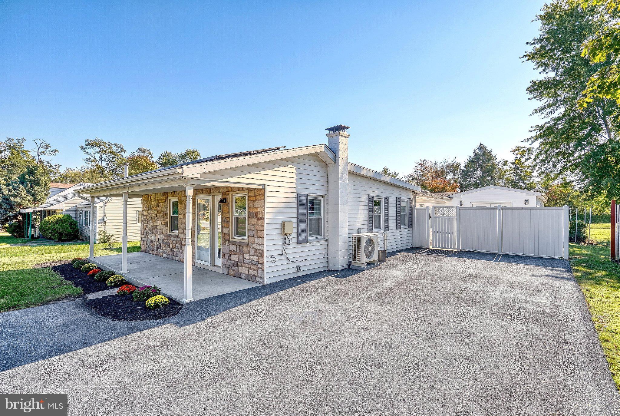 6215 Blue Bird Ave, Harrisburg, PA 17112