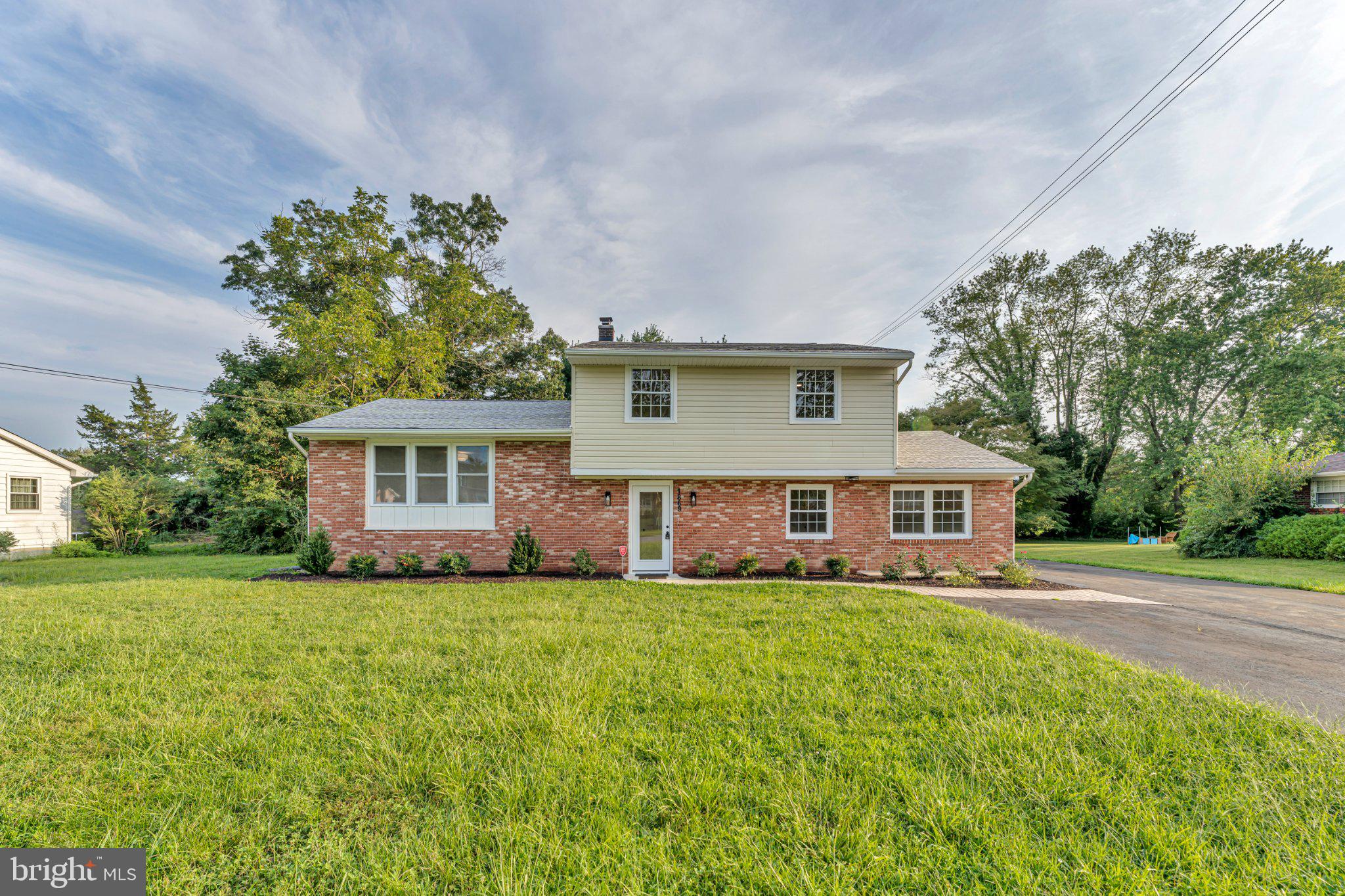 1869 Monarch Ln, Vineland, NJ 08361