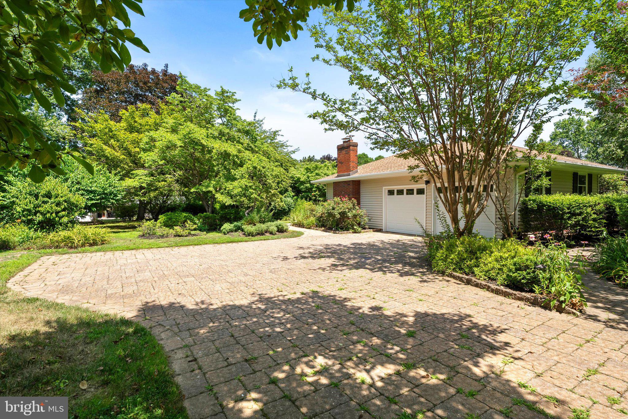 18 Edgewood Rd, Robbinsville, NJ 08691 photo