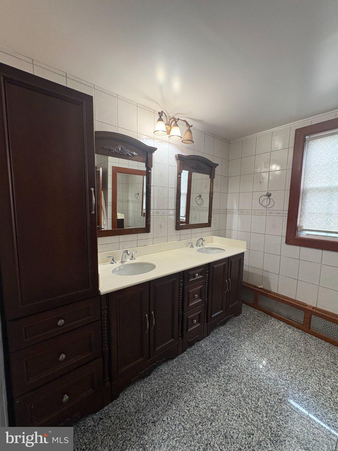 10 Middle Rd, Levittown, PA 19056 photo